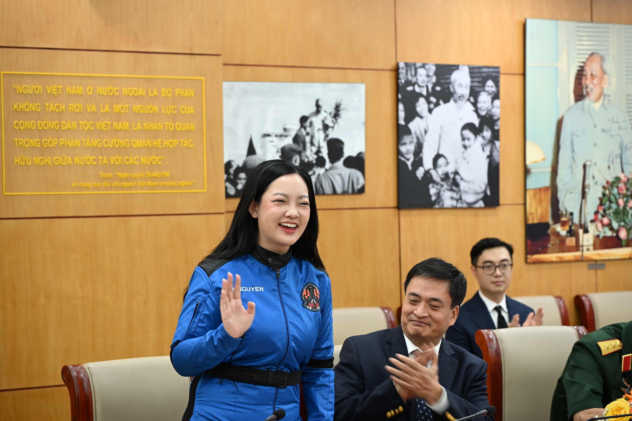 Cuộc gặp mặt lịch sử giữa Trung tướng Phạm Tu&acirc;n v&agrave; chị Amanda Nguyễn - Ảnh 3.