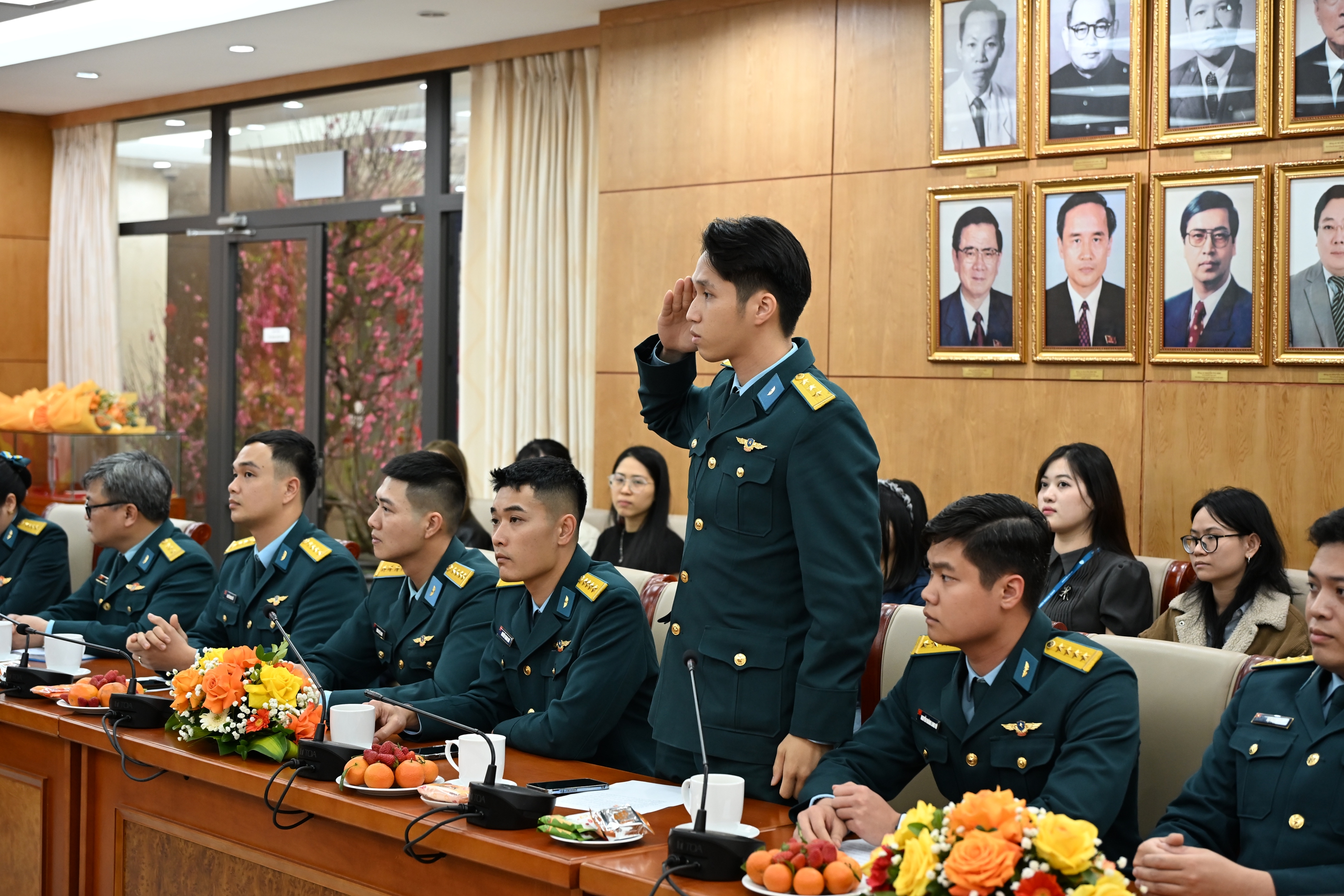 Cuộc gặp mặt lịch sử giữa Trung tướng Phạm Tu&acirc;n v&agrave; chị Amanda Nguyễn - Ảnh 5.