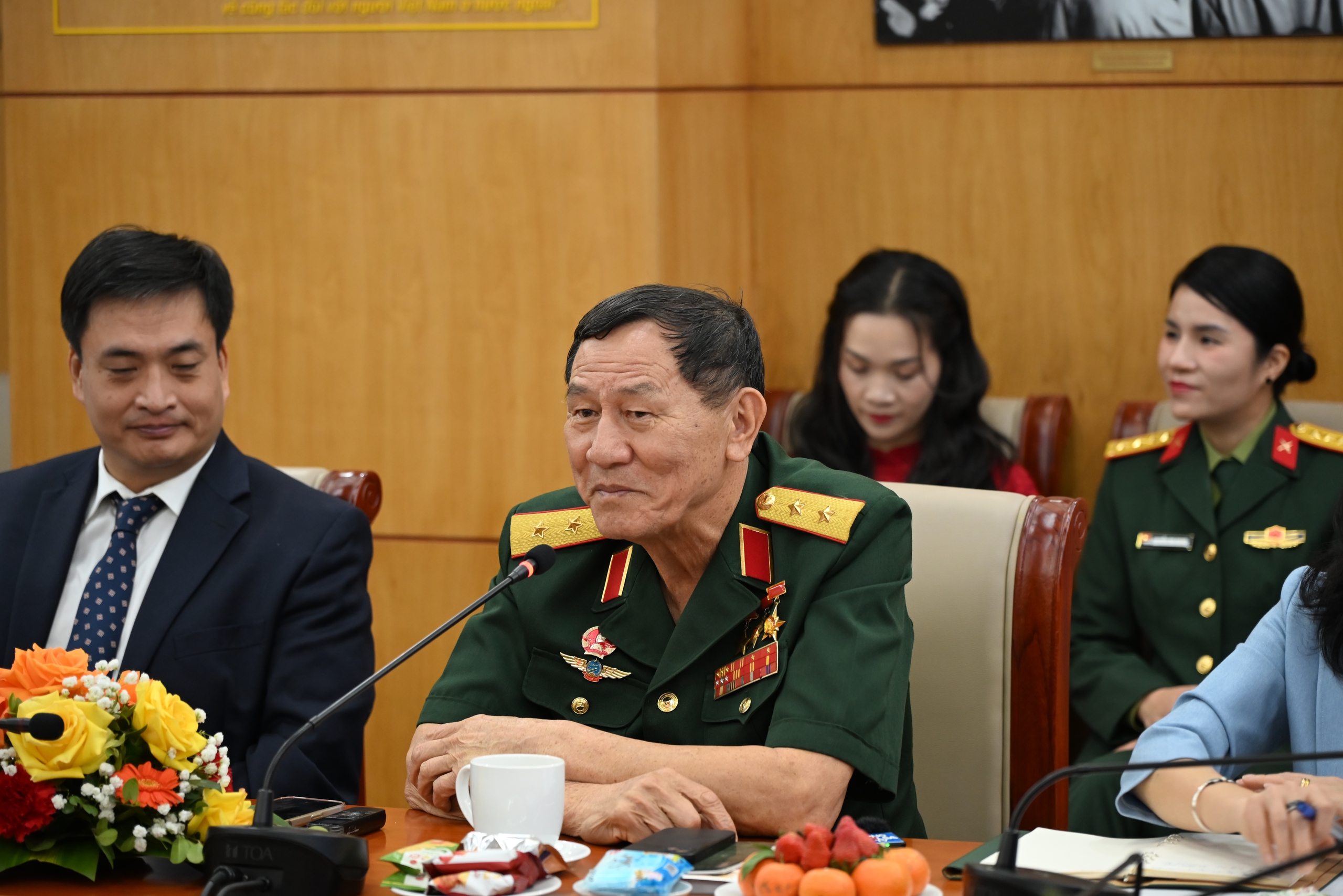 Cuộc gặp mặt lịch sử giữa Trung tướng Phạm Tu&acirc;n v&agrave; chị Amanda Nguyễn - Ảnh 8.