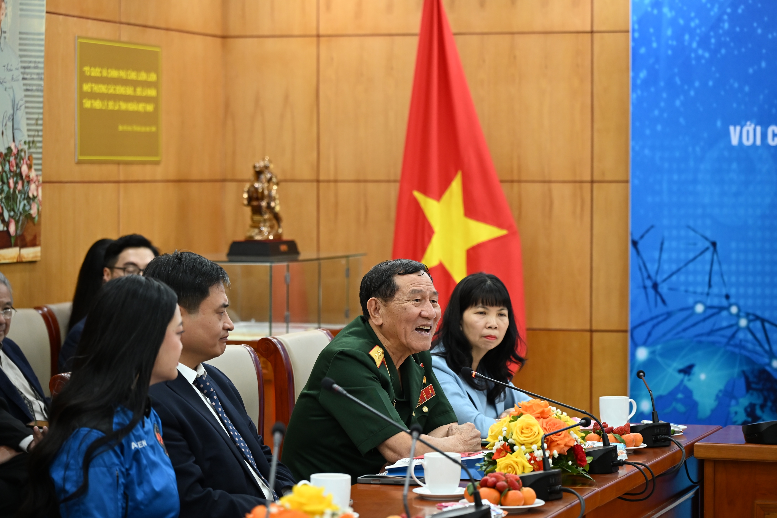 Cuộc gặp mặt lịch sử giữa Trung tướng Phạm Tu&acirc;n v&agrave; chị Amanda Nguyễn - Ảnh 7.