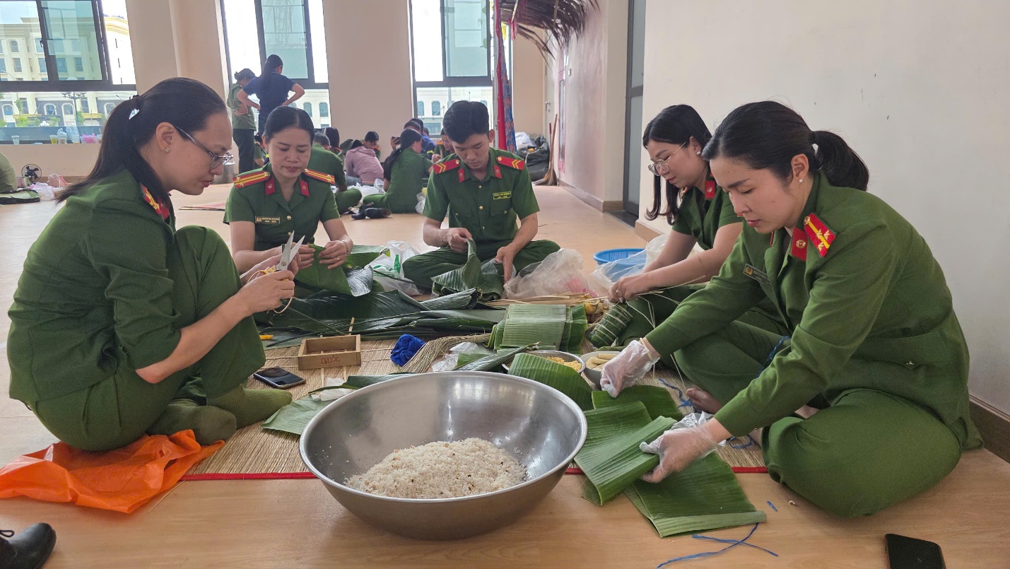 Rộn r&agrave;ng Phi&ecirc;n chợ Xu&acirc;n 2026 do C&ocirc;ng an tỉnh An Giang tổ chức cho cộng đồng - Ảnh 10.