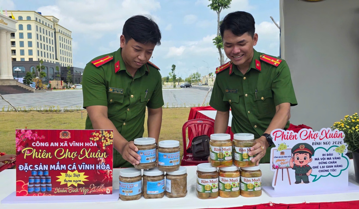 Rộn r&agrave;ng Phi&ecirc;n chợ Xu&acirc;n 2026 do C&ocirc;ng an tỉnh An Giang tổ chức cho cộng đồng - Ảnh 13.