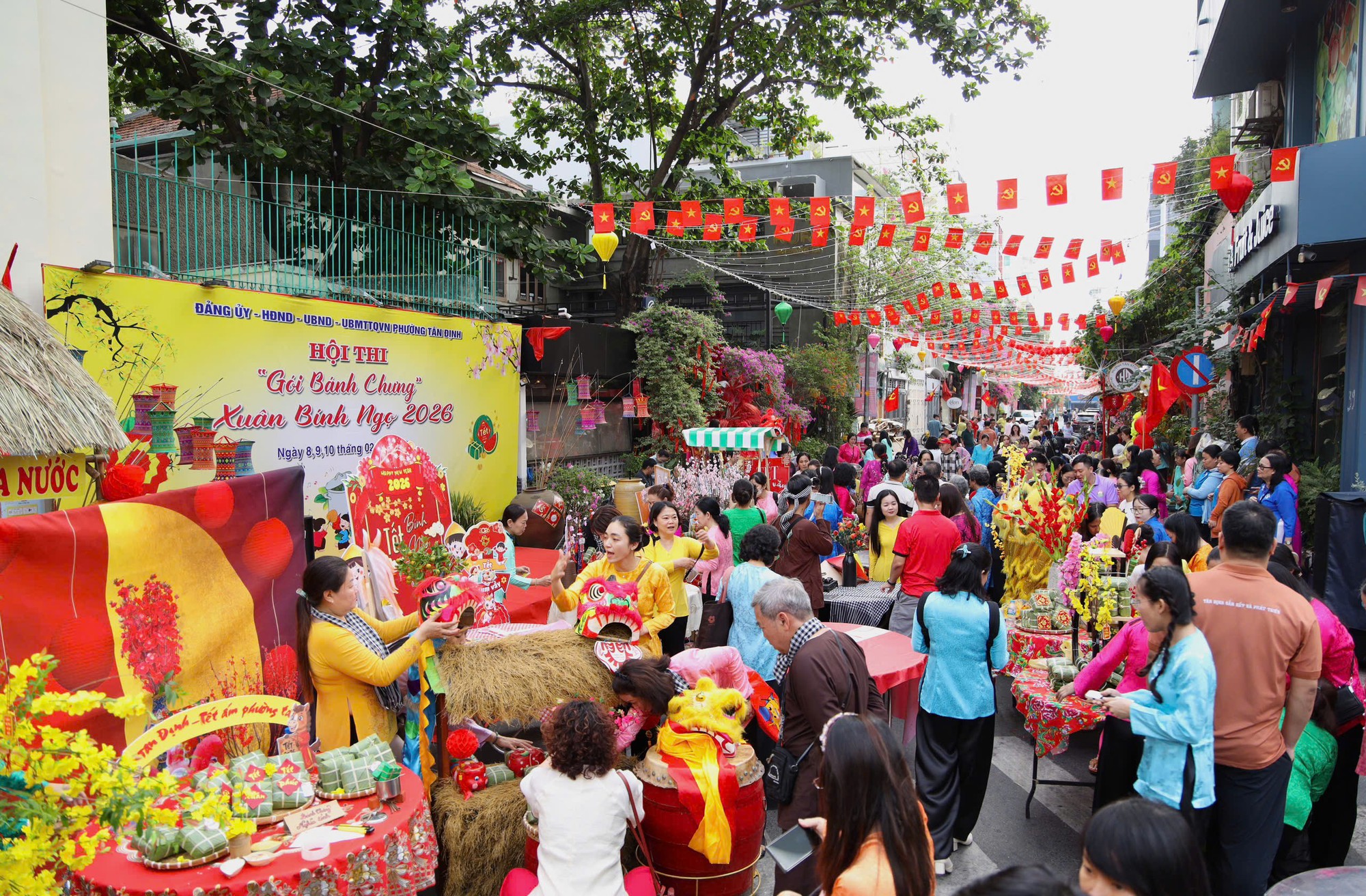 Rộn r&agrave;ng hội thi g&oacute;i b&aacute;nh chưng lan tỏa nghĩa t&igrave;nh Xu&acirc;n B&iacute;nh Ngọ - Ảnh 2.