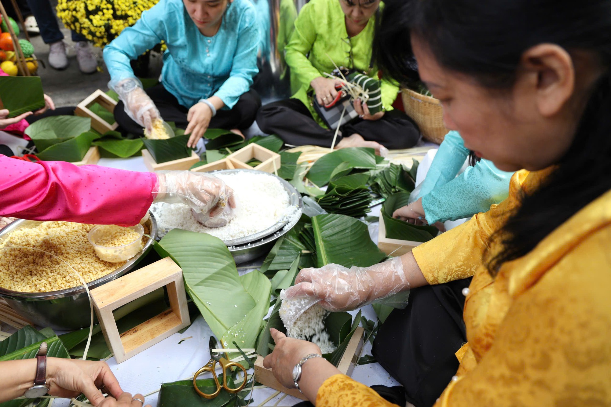 Rộn r&agrave;ng hội thi g&oacute;i b&aacute;nh chưng lan tỏa nghĩa t&igrave;nh Xu&acirc;n B&iacute;nh Ngọ - Ảnh 5.