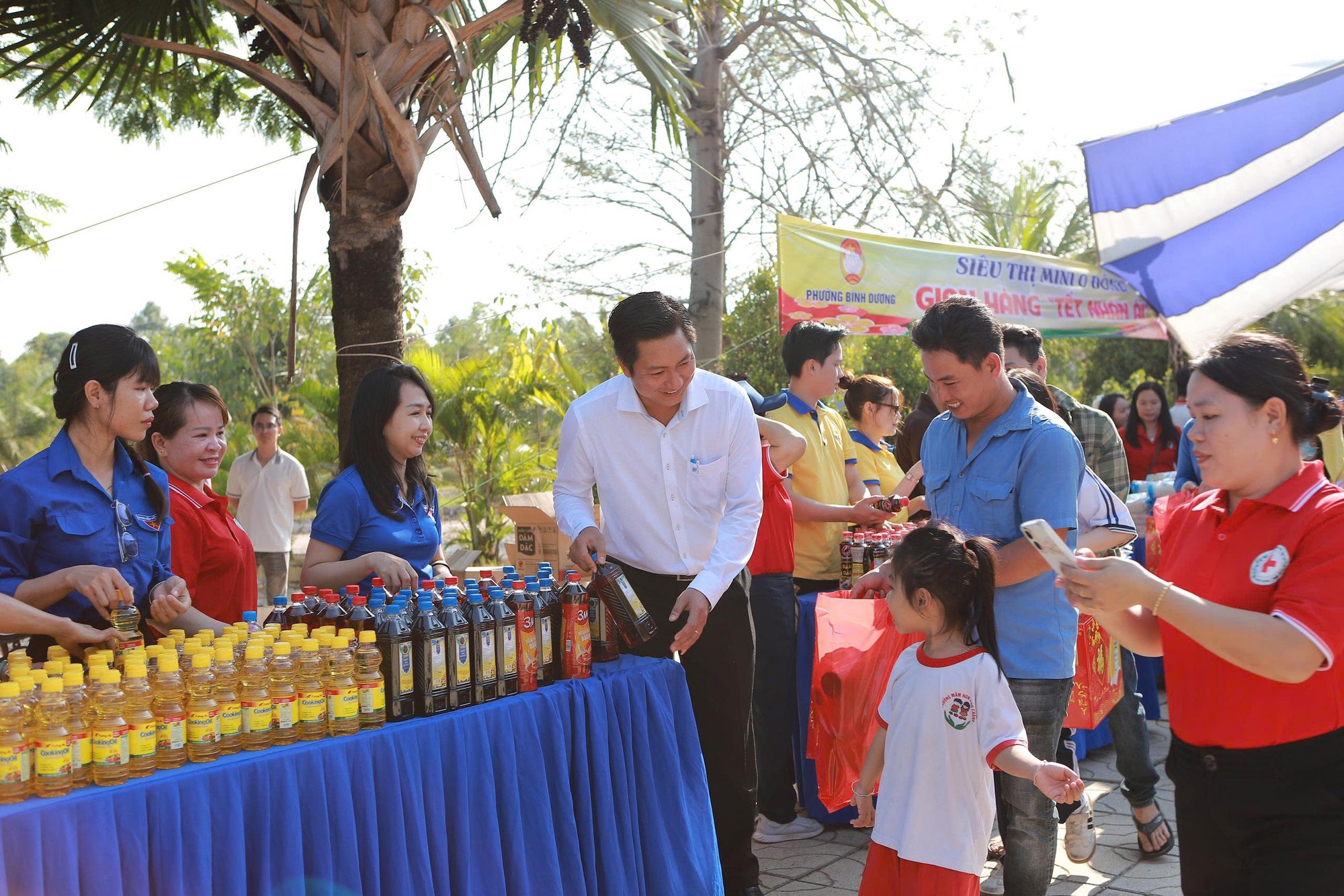 Trao quà Tết cho người nghèo tại phường Bình Dương: 750 Phần quà ý nghĩa năm 2026 - Ảnh 4.