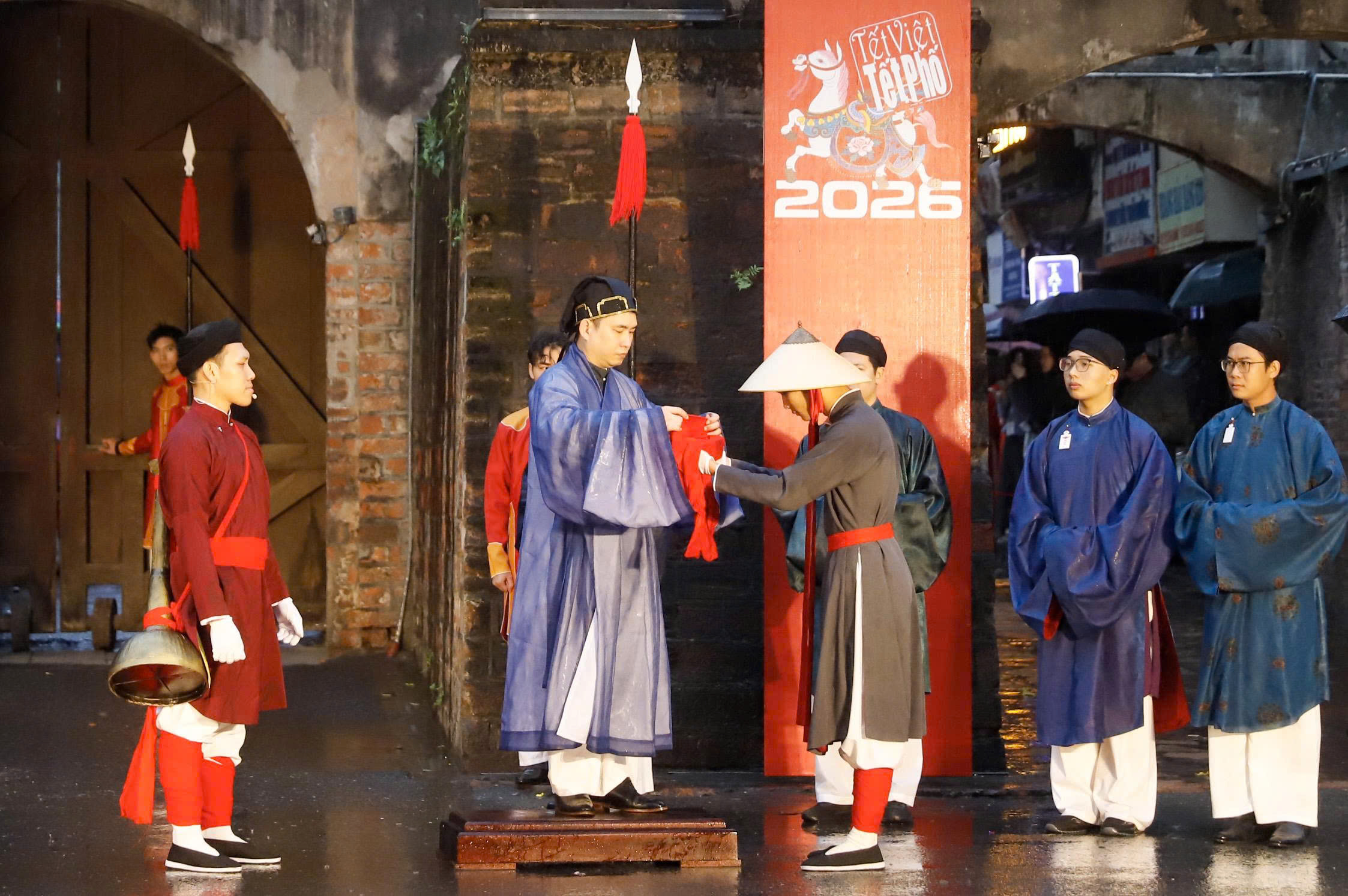 Lễ Mở cửa &Ocirc; Quan Chưởng đ&aacute;nh thức k&yacute; ức Thăng Long xưa 2026 - Ảnh 2.