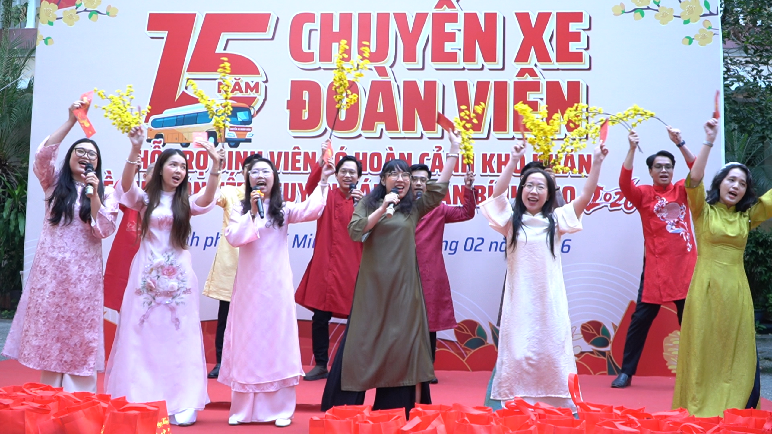 Đong đầy cảm xúc “Chuyến xe đoàn viên” năm 2026 - Ảnh 1.