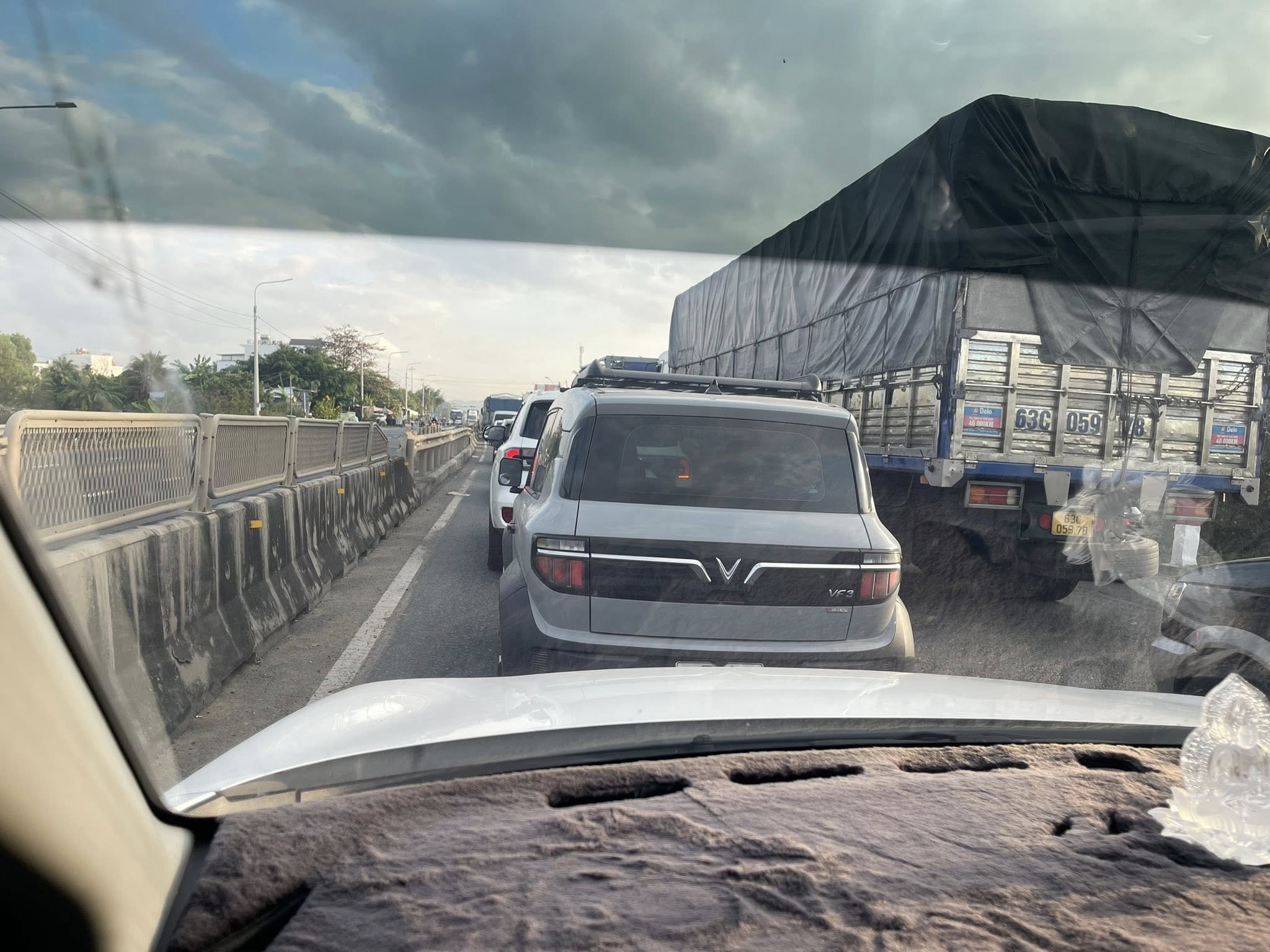 Tai nạn liên hoàn ở cao tốc Vân Phong - Nha Trang - Ảnh 3.