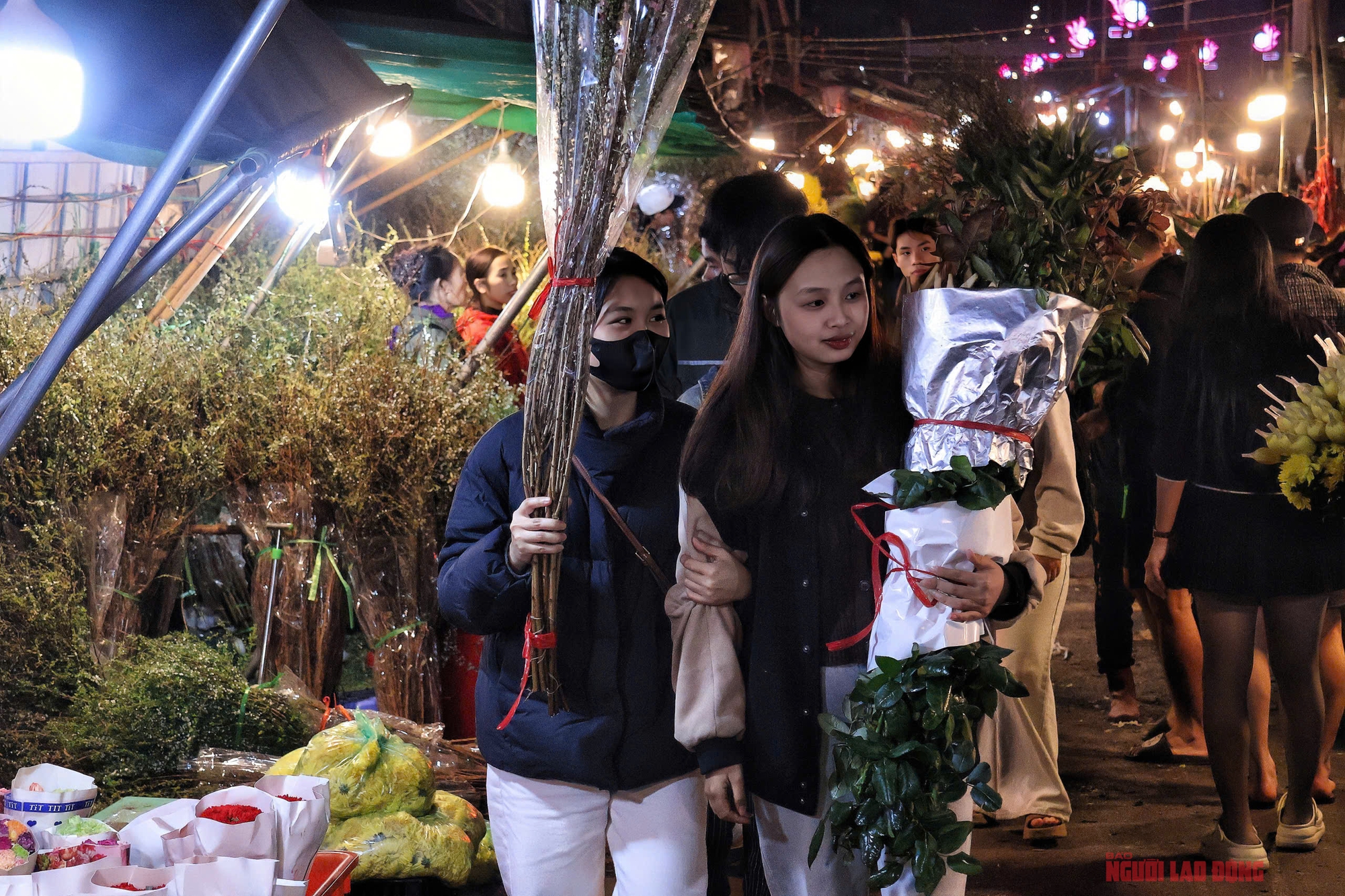 Kh&aacute;m ph&aacute; chợ hoa Quảng An lớn nhất H&agrave; Nội dịp Tết 2026 - Ảnh 4.