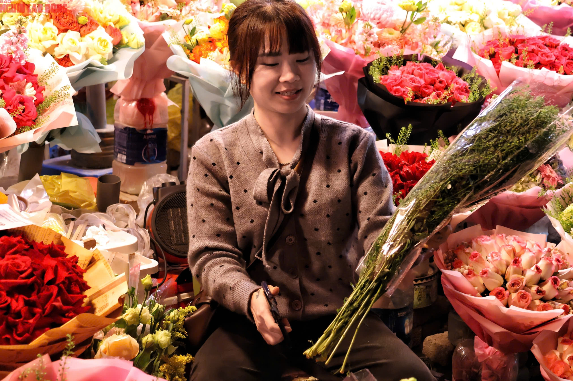 Kh&aacute;m ph&aacute; chợ hoa Quảng An lớn nhất H&agrave; Nội dịp Tết 2026 - Ảnh 6.