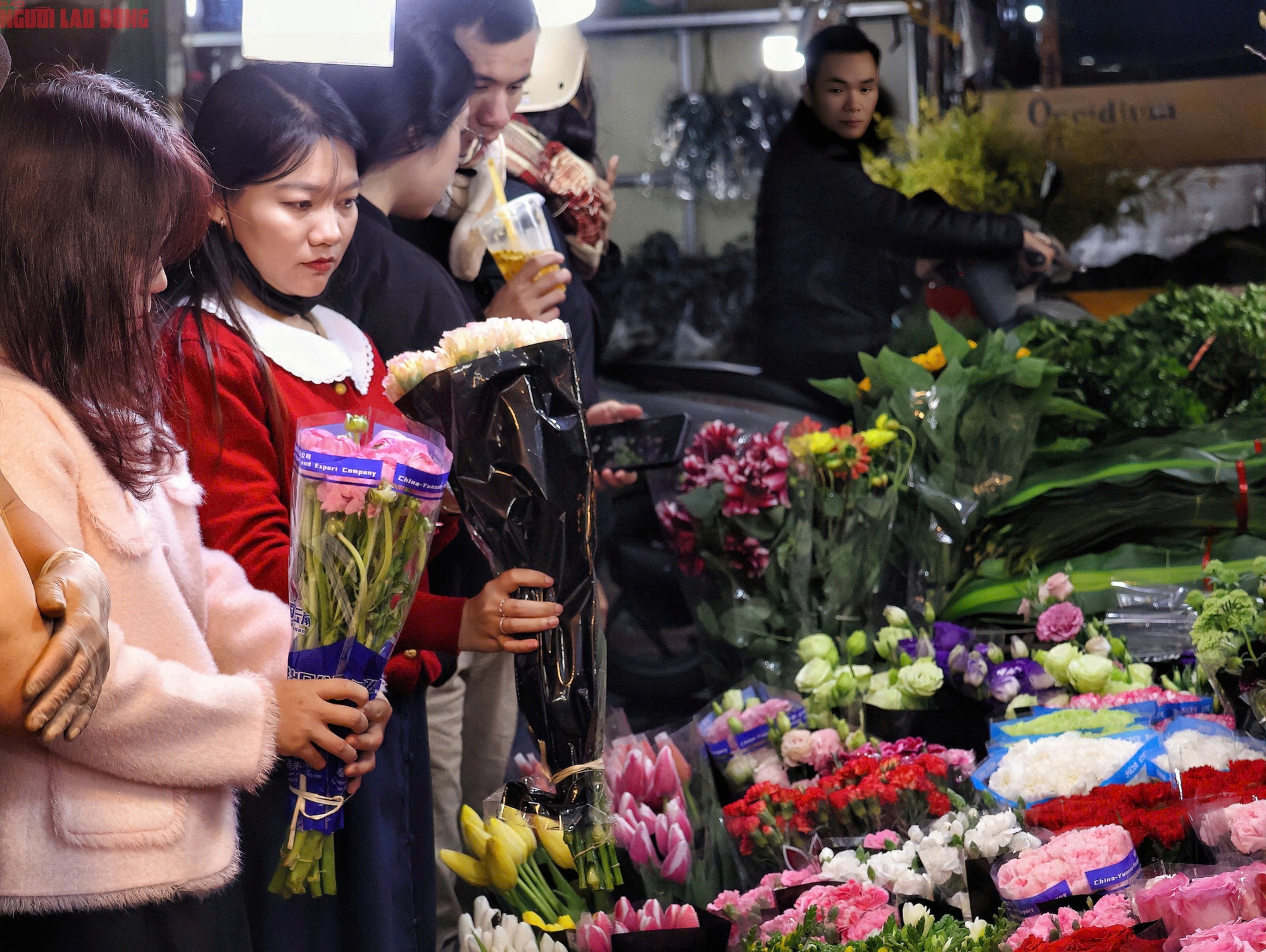 Kh&aacute;m ph&aacute; chợ hoa Quảng An lớn nhất H&agrave; Nội dịp Tết 2026 - Ảnh 19.