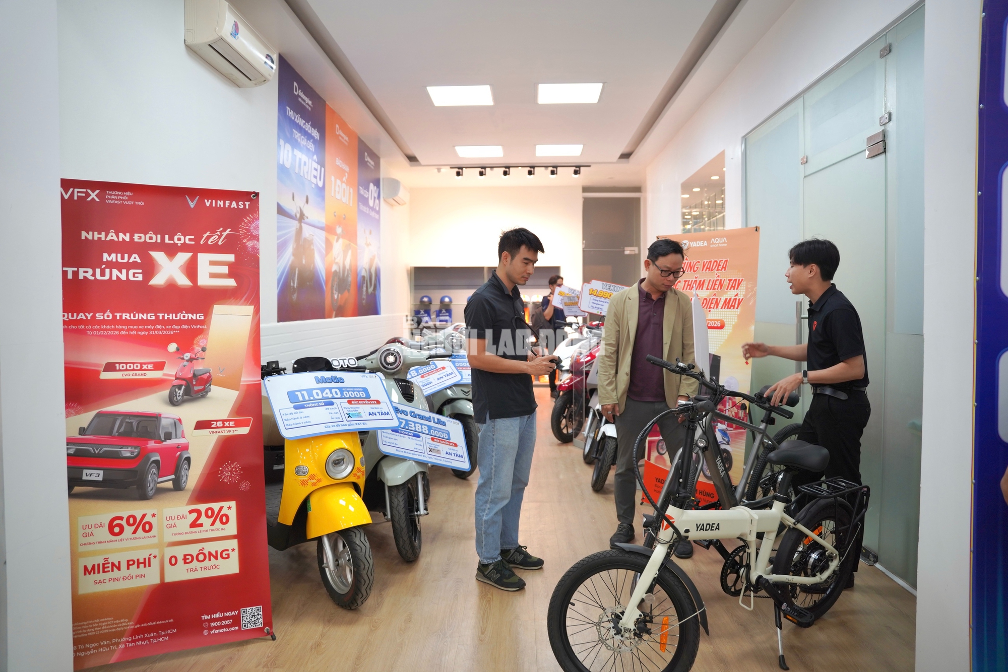 Si&ecirc;u thị TPHCM đ&ocirc;ng kh&aacute;ch mua sắm Tết 2026 với h&agrave;ng h&oacute;a đa dạng v&agrave; ưu đ&atilde;i hấp dẫn - Ảnh 24.