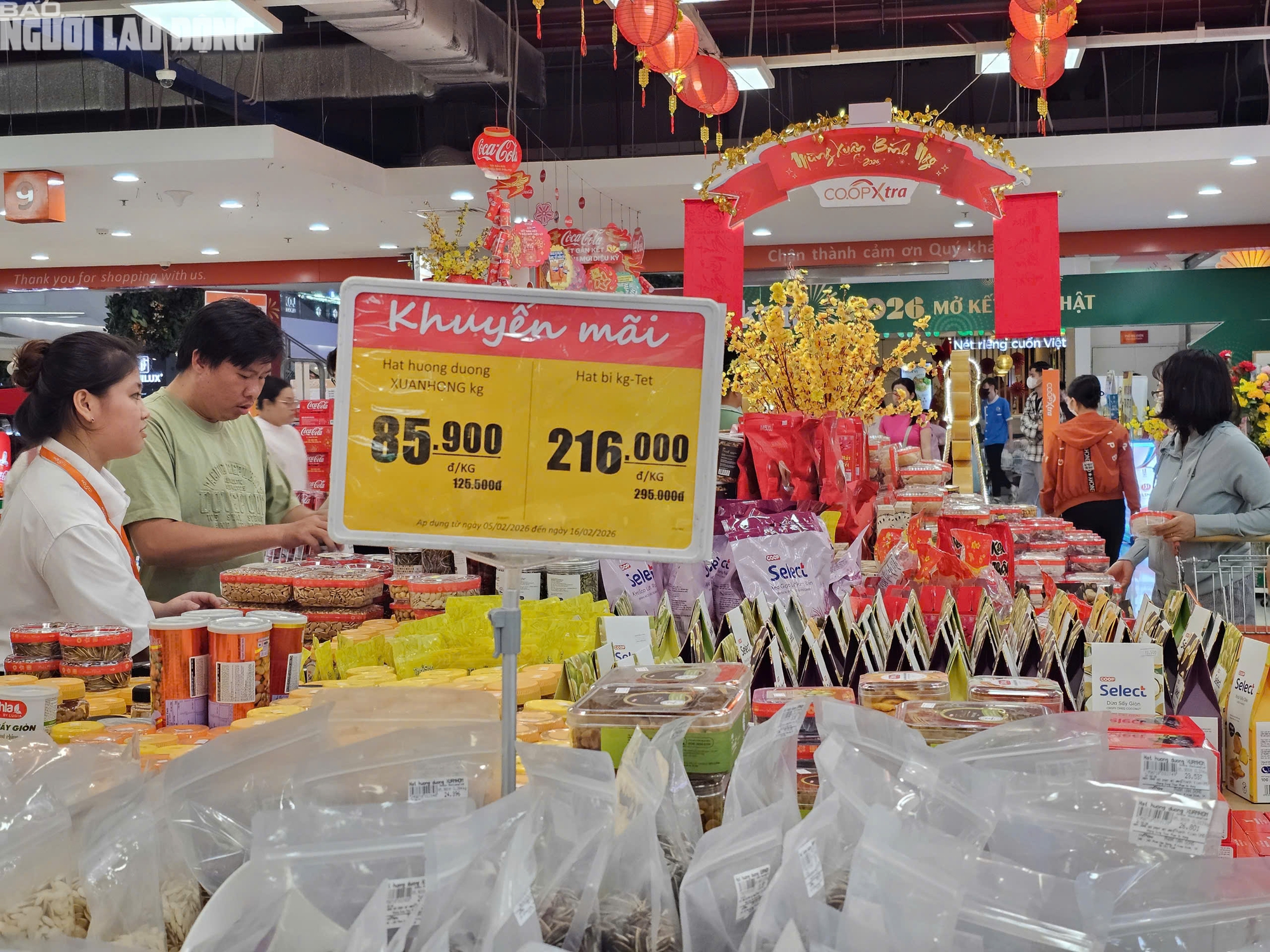 Si&ecirc;u thị TPHCM đ&ocirc;ng kh&aacute;ch mua sắm Tết 2026 với h&agrave;ng h&oacute;a đa dạng v&agrave; ưu đ&atilde;i hấp dẫn - Ảnh 19.