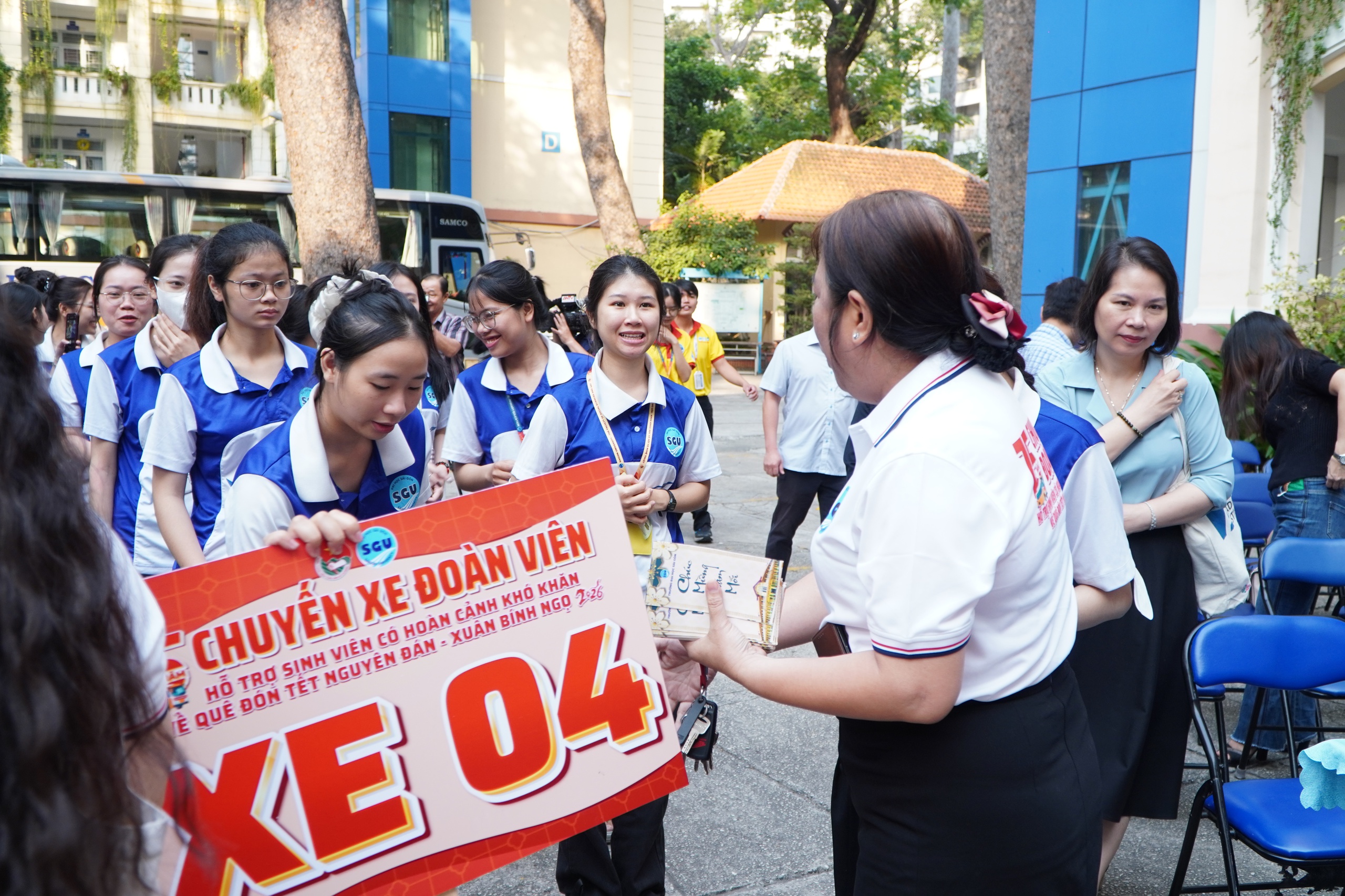 Đong đầy cảm xúc “Chuyến xe đoàn viên” năm 2026 - Ảnh 18.