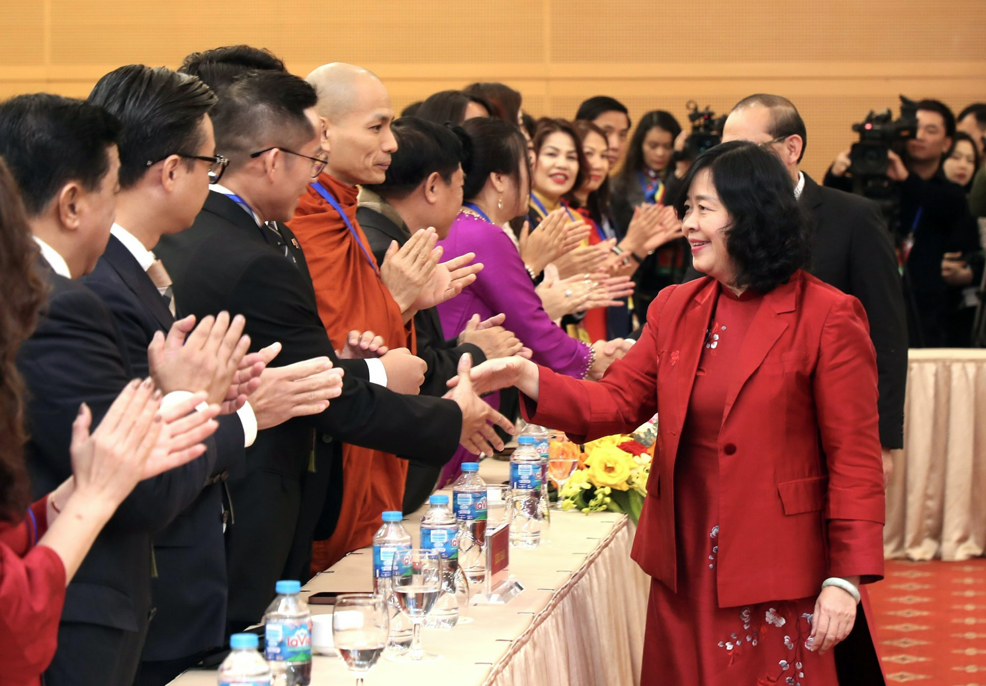 L&atilde;nh đạo Mặt trận Tổ quốc Việt Nam khen thưởng những kiều b&agrave;o ti&ecirc;u biểu - Ảnh 1.