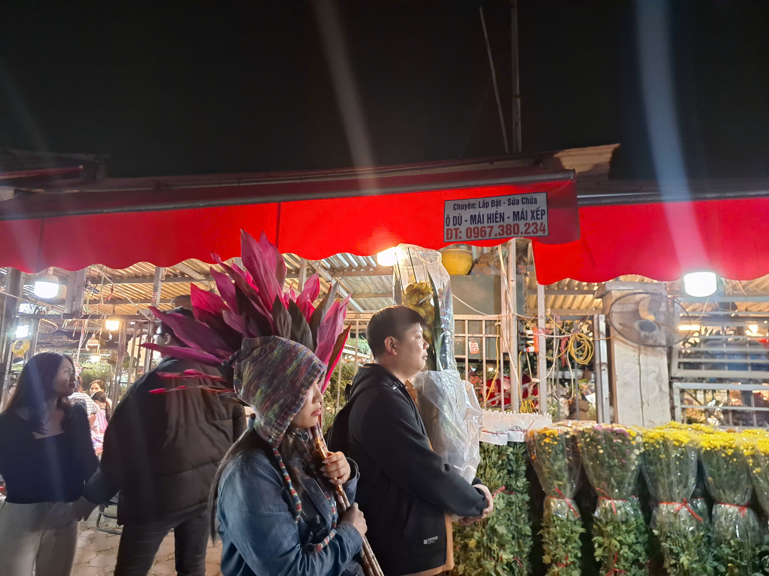 Kh&aacute;m ph&aacute; chợ hoa Quảng An lớn nhất H&agrave; Nội dịp Tết 2026 - Ảnh 15.