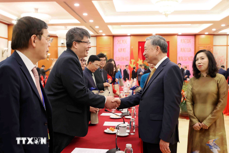 Tổng B&iacute; thư T&ocirc; L&acirc;m gặp mặt Đo&agrave;n kiều b&agrave;o ti&ecirc;u biểu - Ảnh 1.