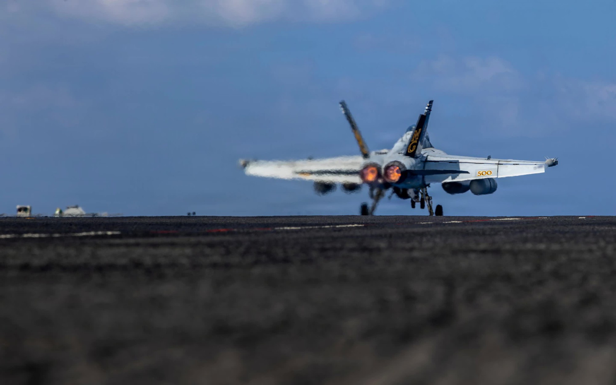 Sau lời đe dọa &ldquo;thảm s&aacute;t&rdquo;, Mỹ y&ecirc;u cầu t&agrave;u thương mại n&eacute; l&atilde;nh hải Iran - Ảnh 2.