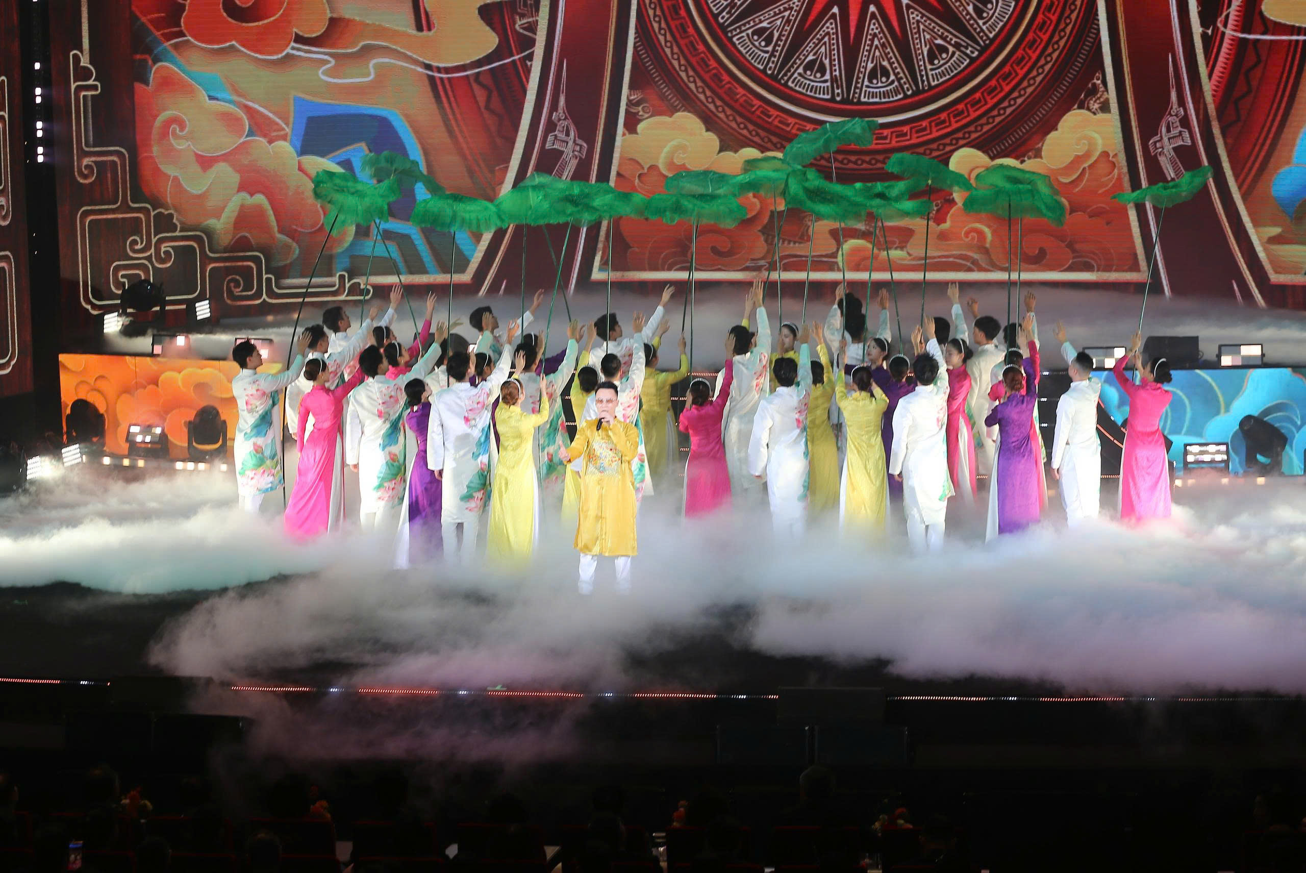 Chủ tịch nước ch&uacute;c Tết kiều b&agrave;o, đ&aacute;nh trống khai hội mừng Xu&acirc;n - Ảnh 11.