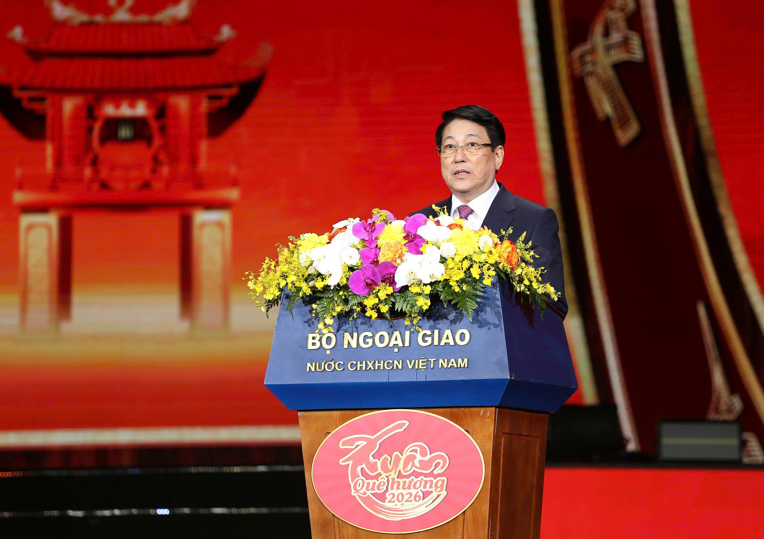 Chủ tịch nước ch&uacute;c Tết kiều b&agrave;o, đ&aacute;nh trống khai hội mừng Xu&acirc;n - Ảnh 1.