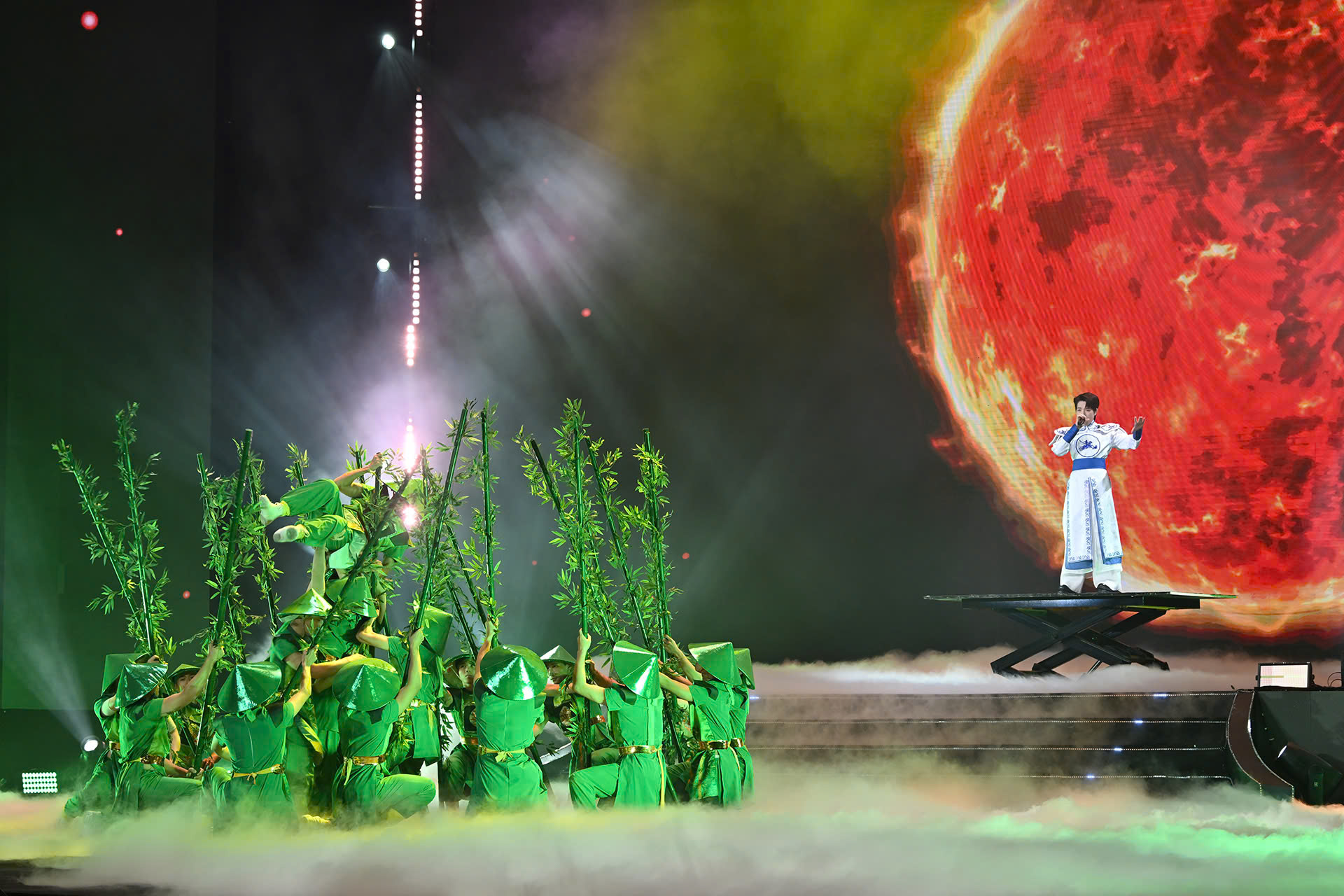 Chủ tịch nước ch&uacute;c Tết kiều b&agrave;o, đ&aacute;nh trống khai hội mừng Xu&acirc;n - Ảnh 9.