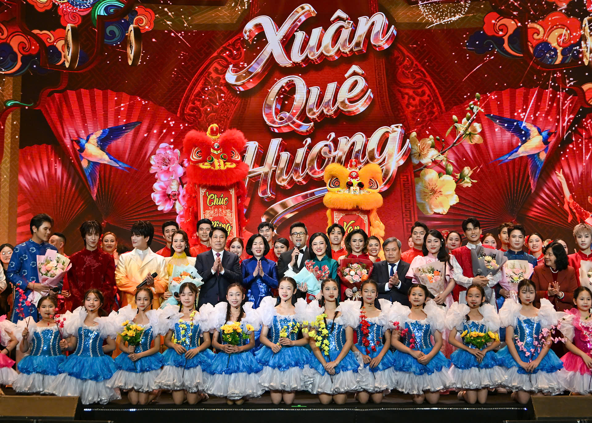 Chủ tịch nước ch&uacute;c Tết kiều b&agrave;o, đ&aacute;nh trống khai hội mừng Xu&acirc;n - Ảnh 14.