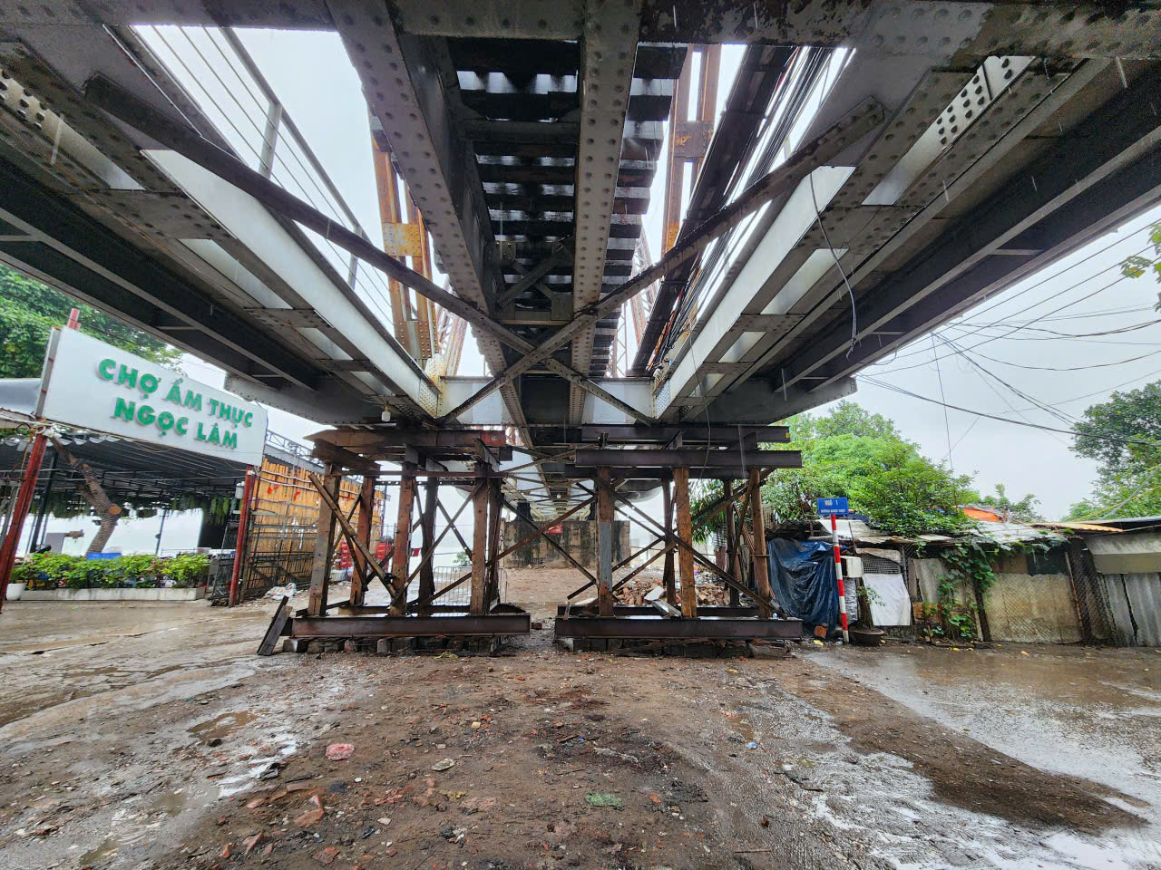 Cầu Long Bi&ecirc;n tạm dừng t&agrave;u do hư hỏng nghi&ecirc;m trọng cần sửa chữa khẩn cấp - Ảnh 2.