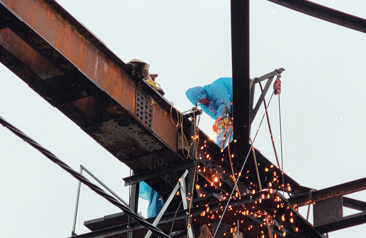 Cầu Long Bi&ecirc;n tạm dừng t&agrave;u do hư hỏng nghi&ecirc;m trọng cần sửa chữa khẩn cấp - Ảnh 7.