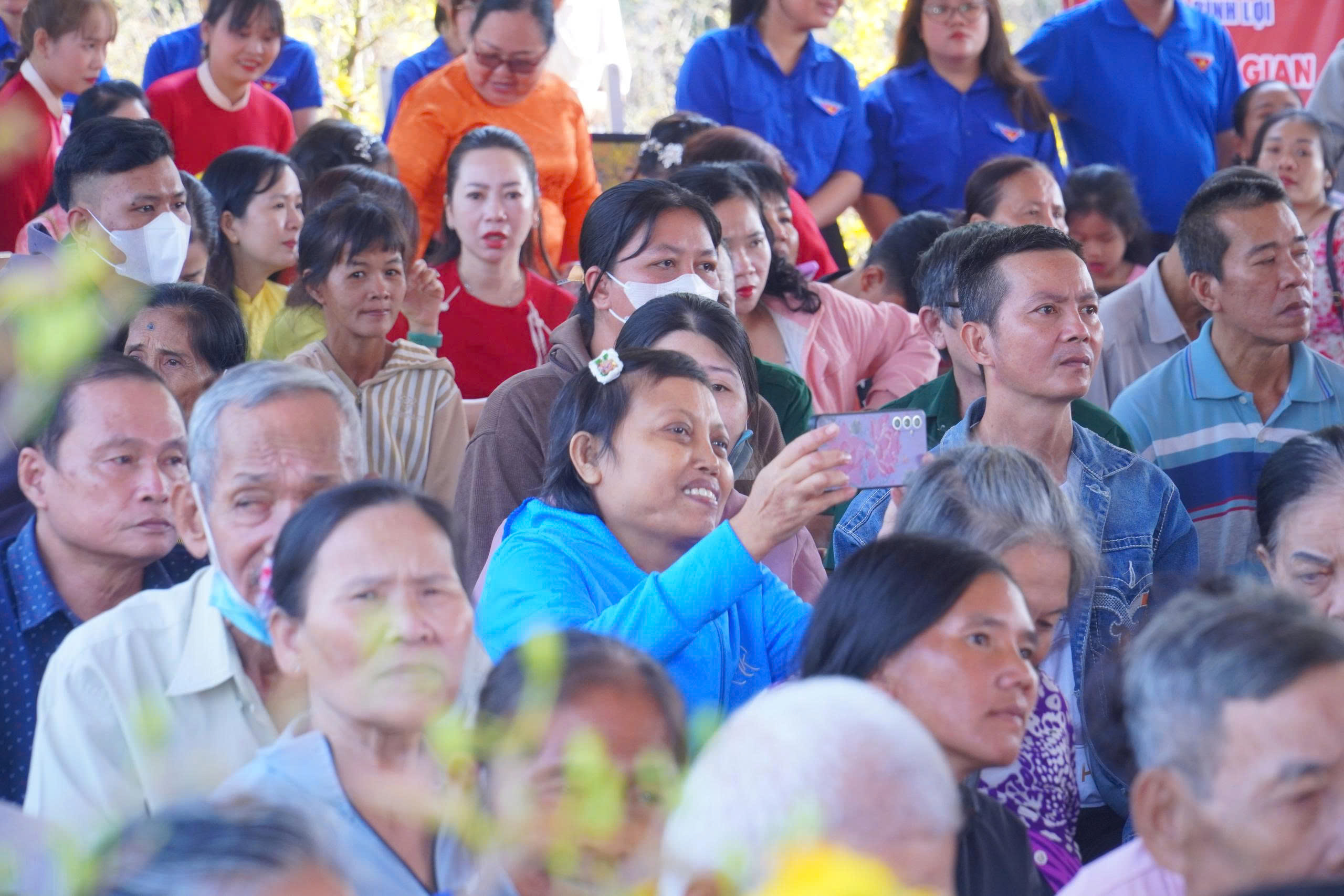 Khai mạc Đường hoa Mai v&agrave;ng B&igrave;nh Lợi: T&ocirc;n vinh l&agrave;ng nghề giữa l&ograve;ng đ&ocirc; thị - Ảnh 8.