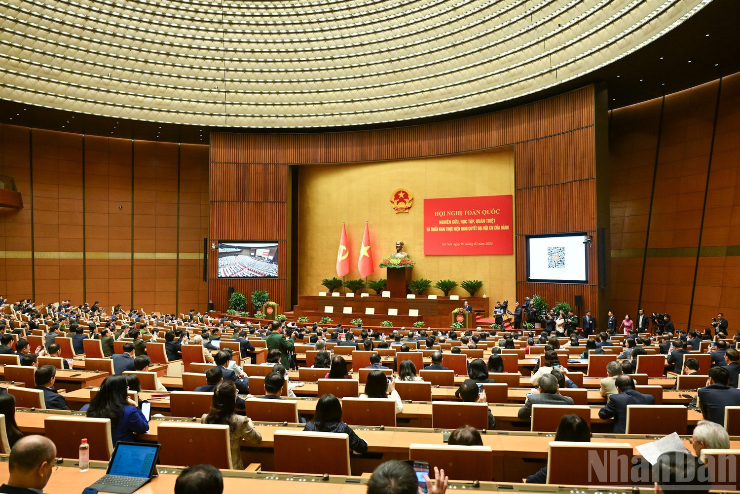 Nhanh chóng đưa nghị quyết vào cuộc sống - Ảnh 1.