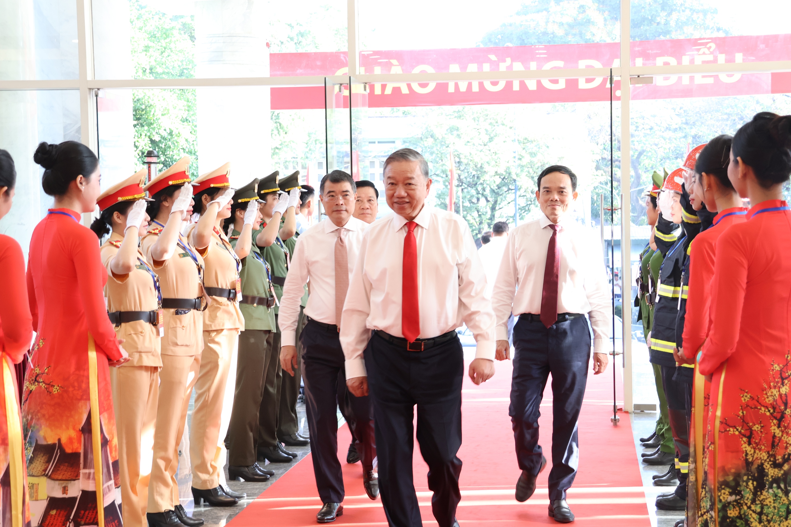 Tổng B&iacute; thư T&ocirc; L&acirc;m thăm, ch&uacute;c Tết TPHCM - Ảnh 2.