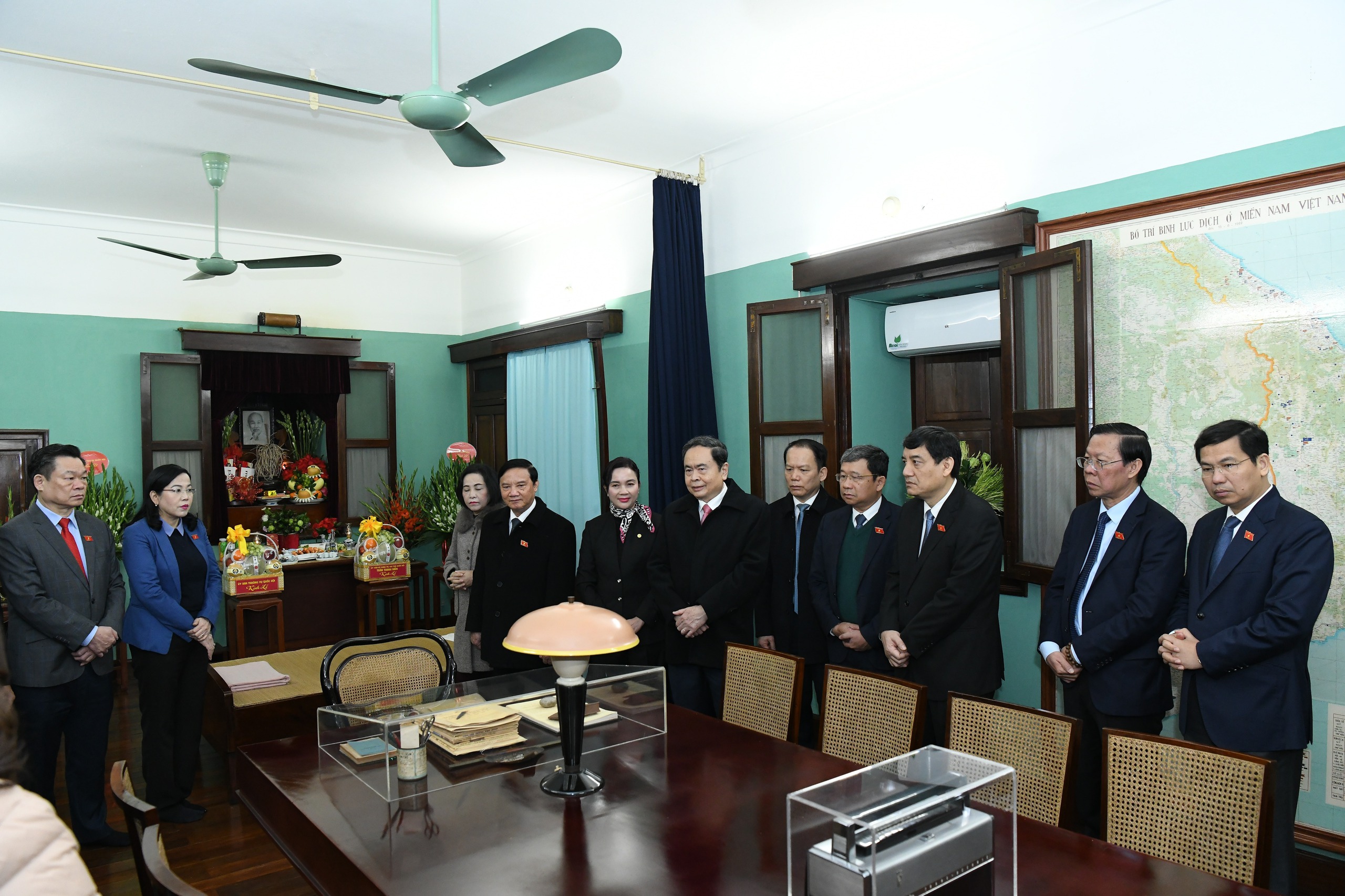 Chủ tịch Quốc hội Trần Thanh Mẫn d&acirc;ng hương tưởng nhớ Chủ tịch Hồ Ch&iacute; Minh 2026 - Ảnh 2.