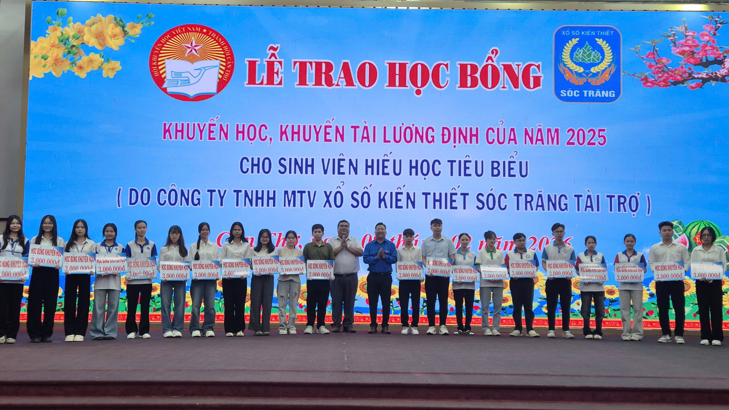 C&ocirc;ng ty Xổ số S&oacute;c Trăng nộp ng&acirc;n s&aacute;ch tr&ecirc;n 2.321 tỉ đồng - Ảnh 3.