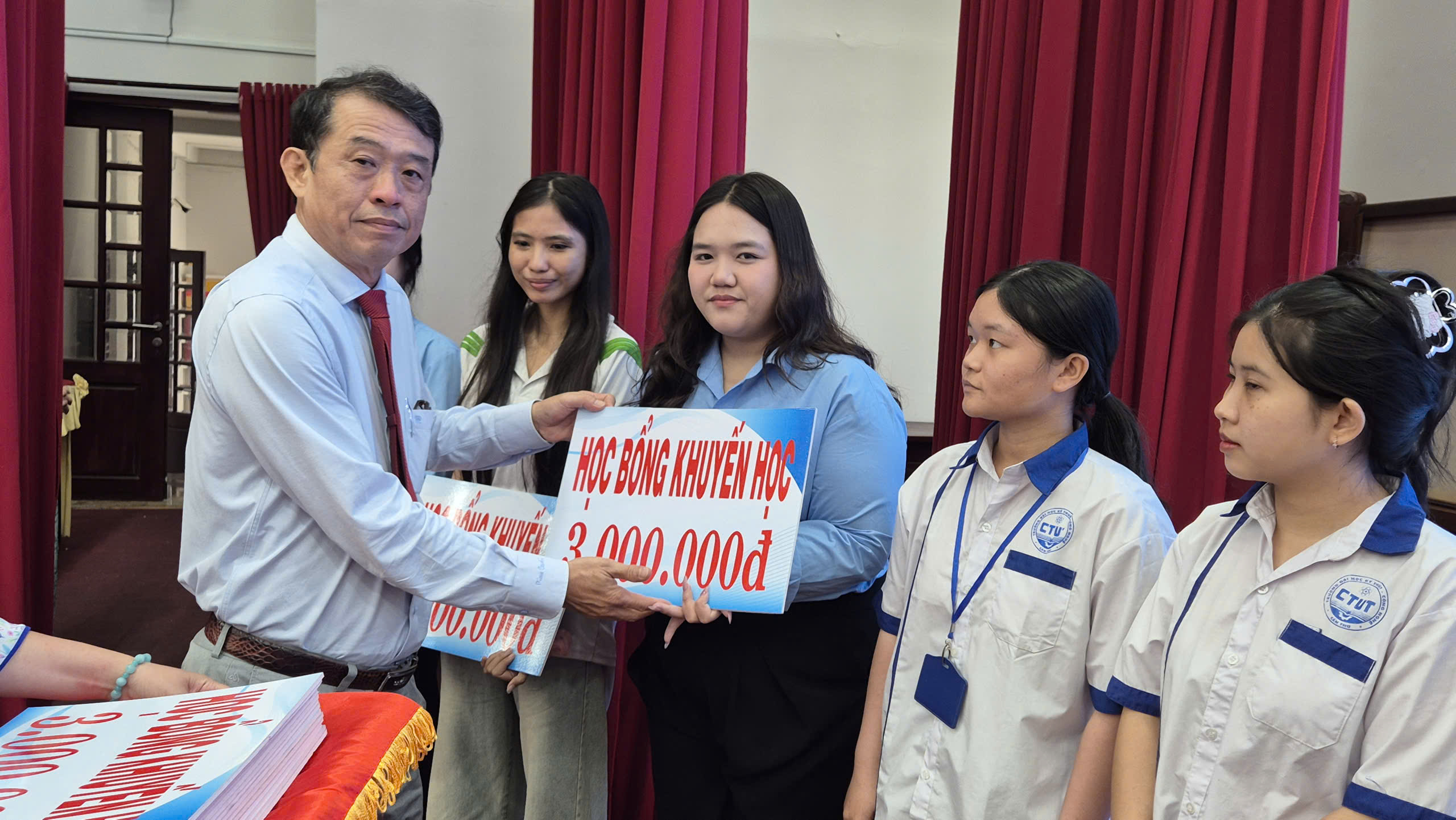 C&ocirc;ng ty Xổ số S&oacute;c Trăng nộp ng&acirc;n s&aacute;ch tr&ecirc;n 2.321 tỉ đồng - Ảnh 6.