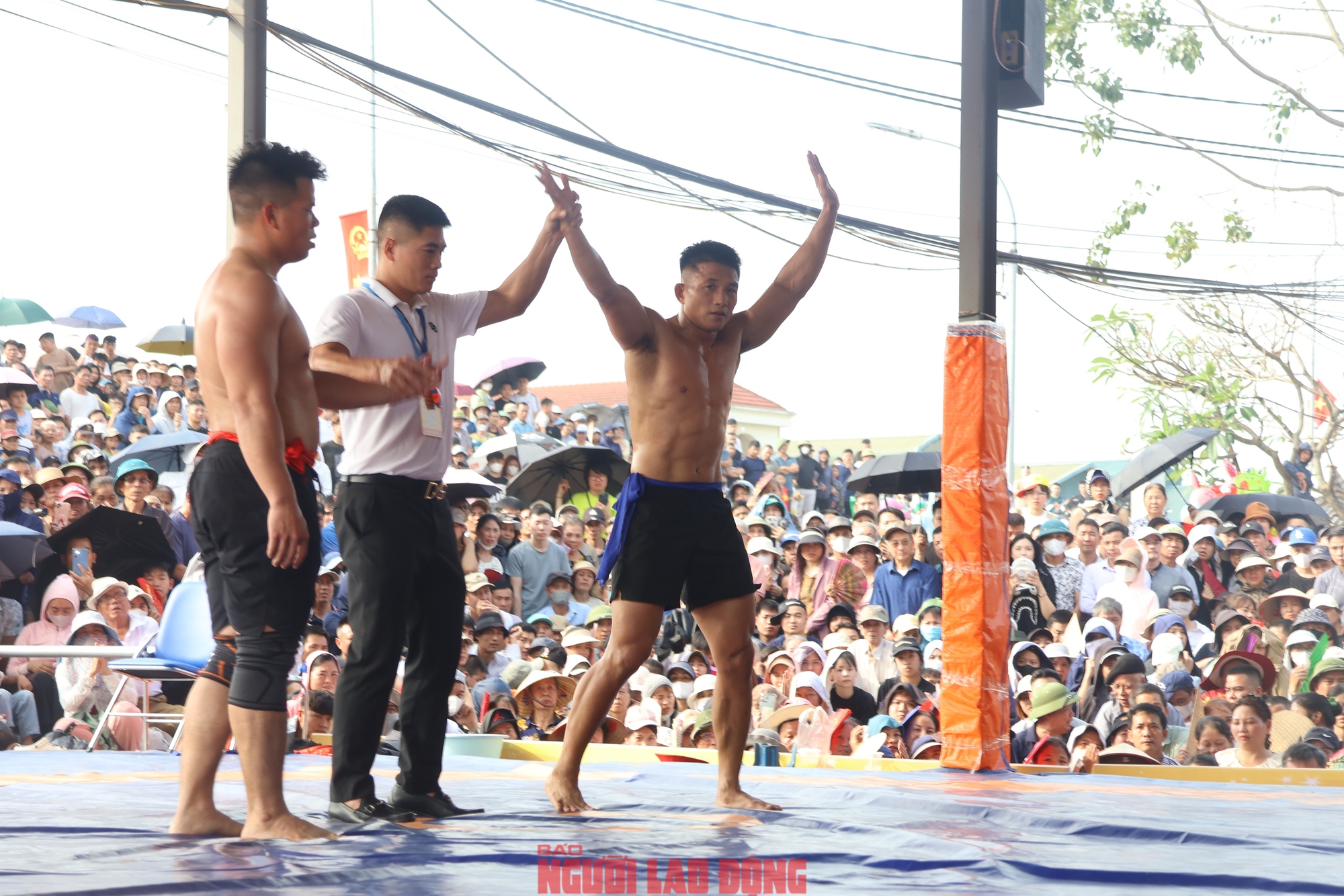 VIDEO: Xem những nhà vô địch SEA Games "đại náo" sới vật hội làng - Ảnh 8.