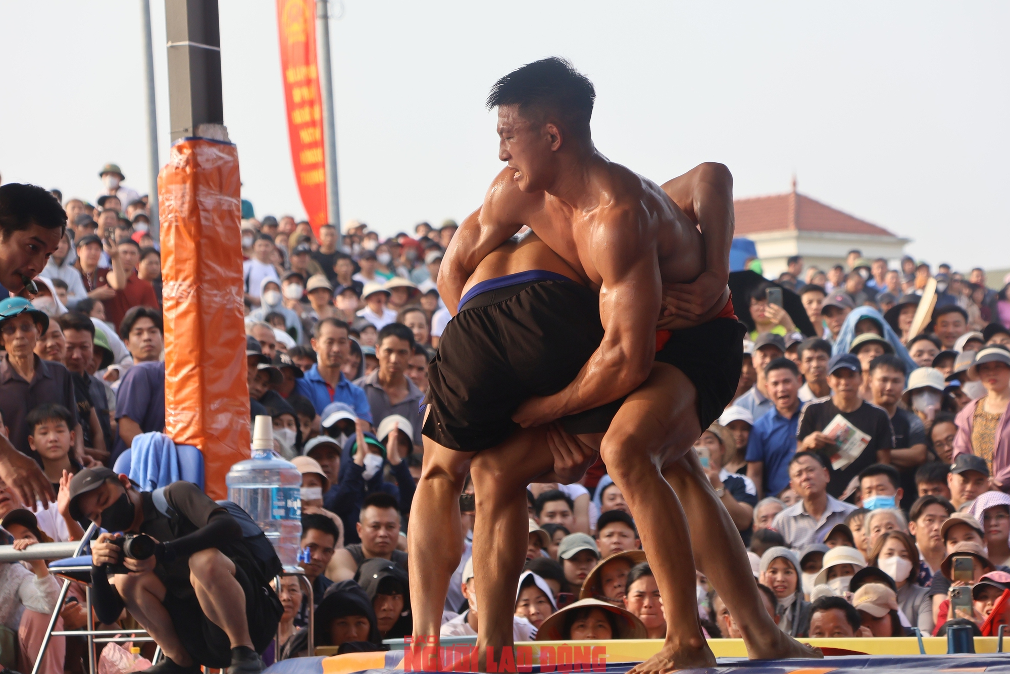 VIDEO: Xem những nhà vô địch SEA Games "đại náo" sới vật hội làng - Ảnh 9.