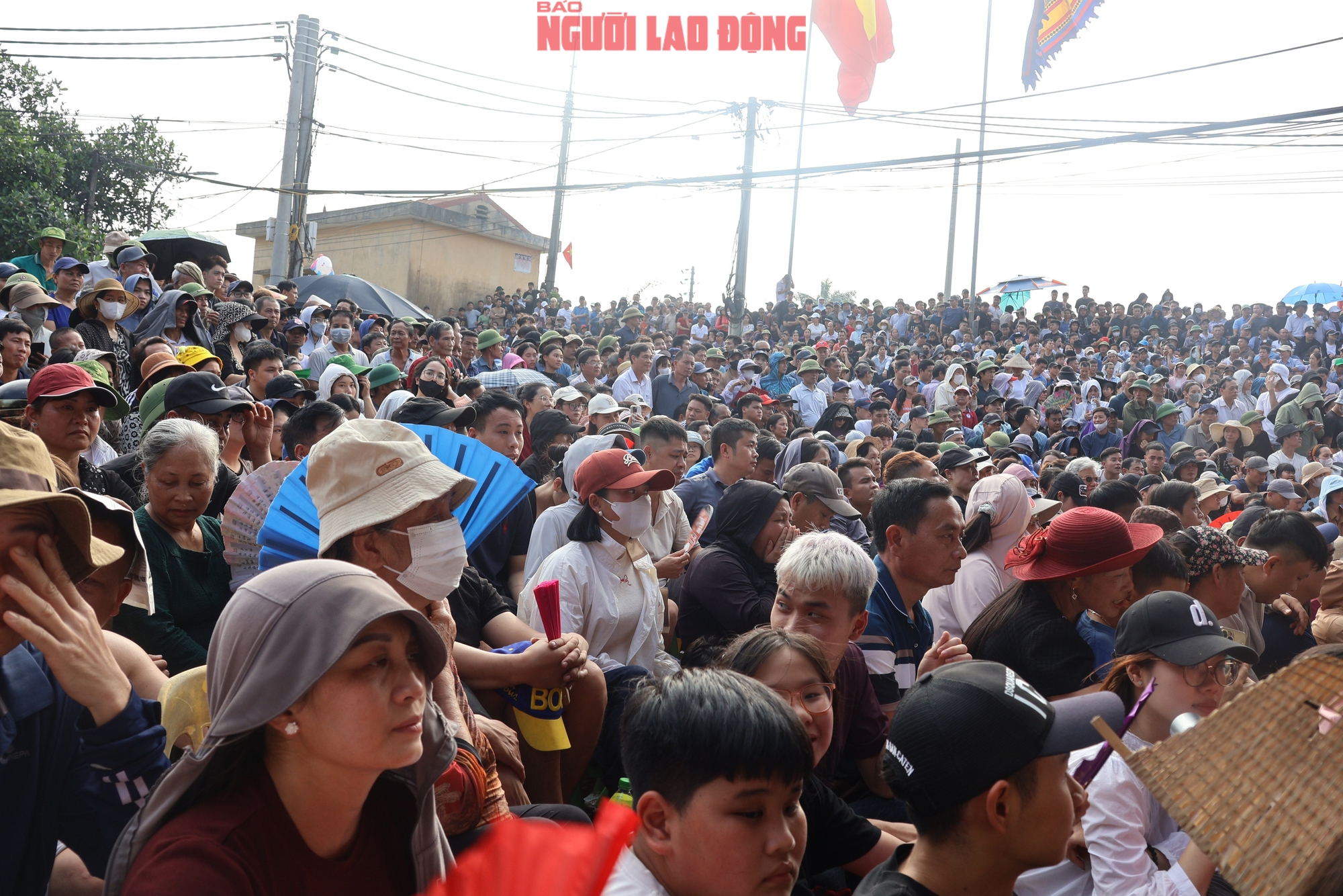 VIDEO: Xem những nhà vô địch SEA Games "đại náo" sới vật hội làng - Ảnh 2.