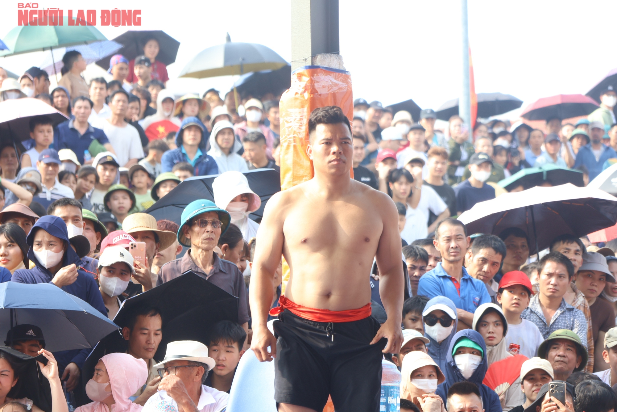 VIDEO: Xem những nhà vô địch SEA Games "đại náo" sới vật hội làng - Ảnh 4.