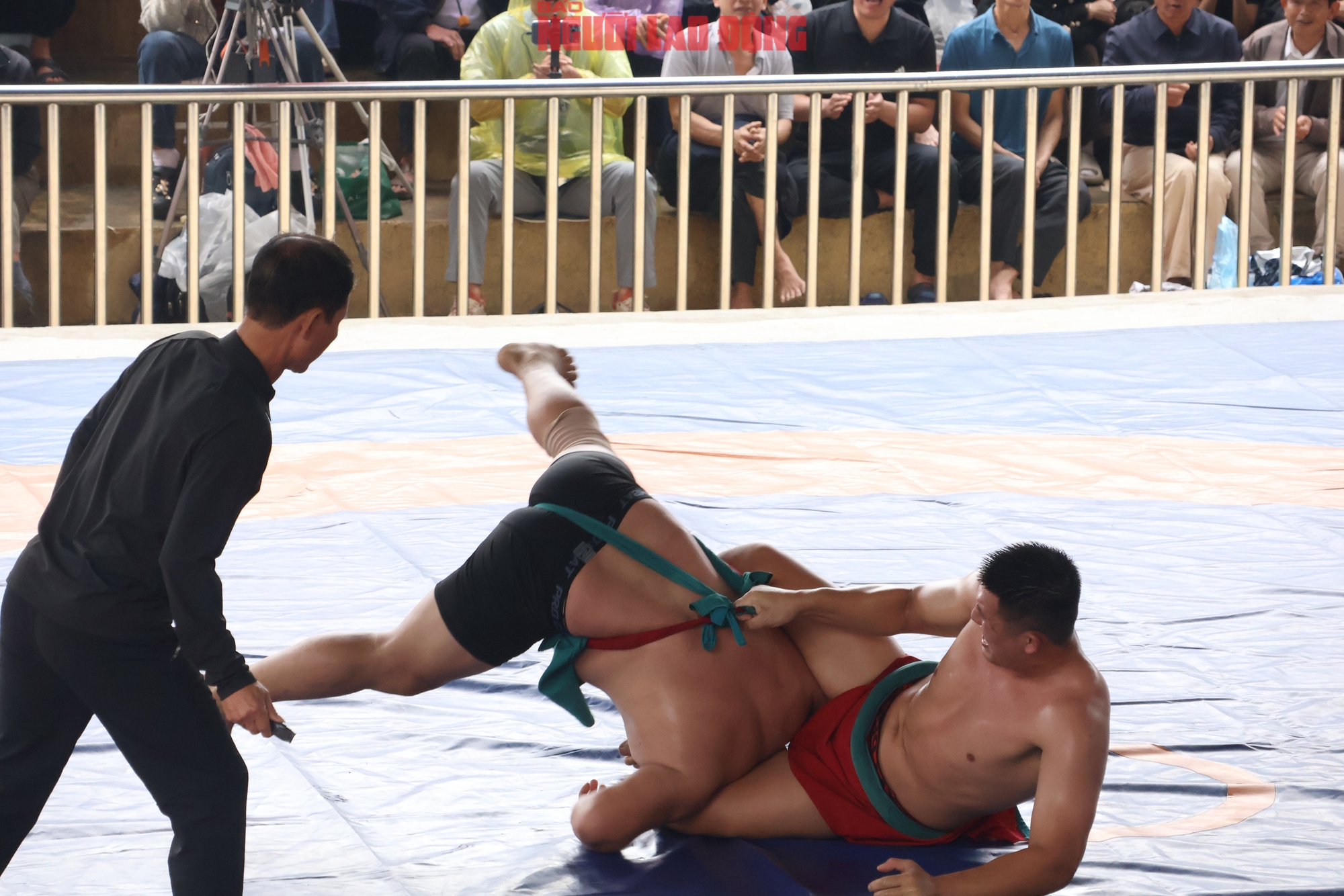 VIDEO: Xem những nhà vô địch SEA Games "đại náo" sới vật hội làng - Ảnh 17.