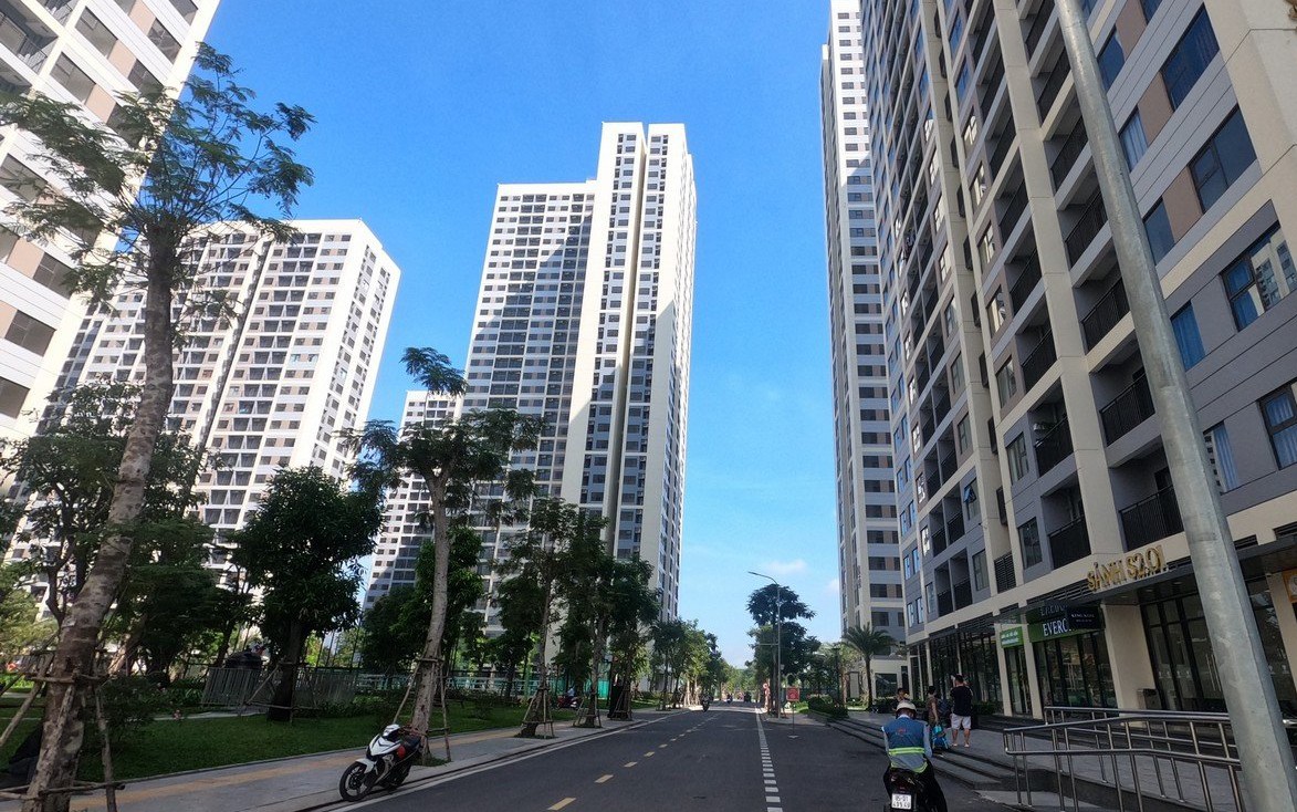 L&atilde;i suất tăng khiến gi&aacute; căn hộ tại TPHCM giảm  - Ảnh 1.