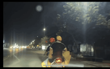 X&ocirc;n xao clip t&agrave;i xế đậu xe b&aacute;n tải chiếm hết phần đường bị nhắc nhở c&ograve;n tranh c&atilde;i - Ảnh 2.