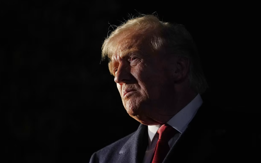 Iran tấn c&ocirc;ng t&agrave;u s&acirc;n bay Mỹ; rộ tin cựu Tổng thống Ahmadinejad  thiệt mạng - Ảnh 4.