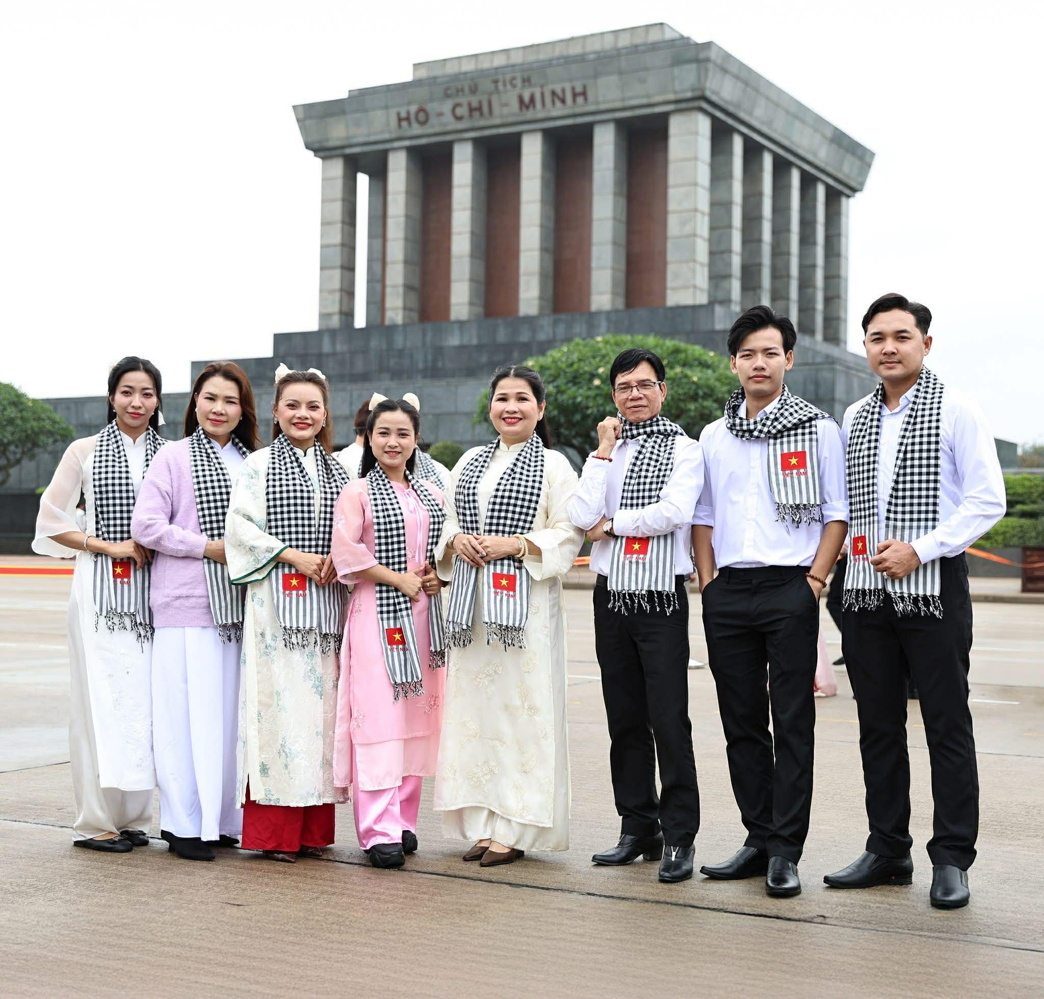 "Bắc – Nam một dải xuân hồng": Đêm nghệ thuật kết nối hai miền rực rỡ giữa lòng Hà Nội - Ảnh 4.