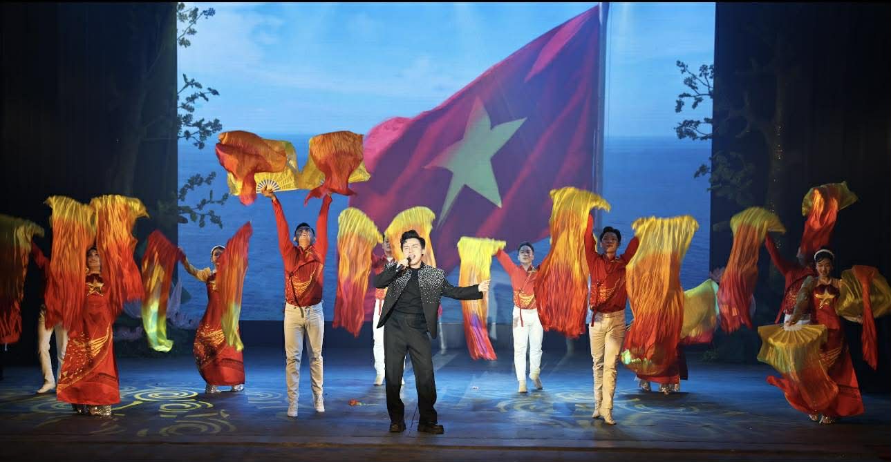 "Bắc – Nam một dải xuân hồng": Đêm nghệ thuật kết nối hai miền rực rỡ giữa lòng Hà Nội - Ảnh 5.