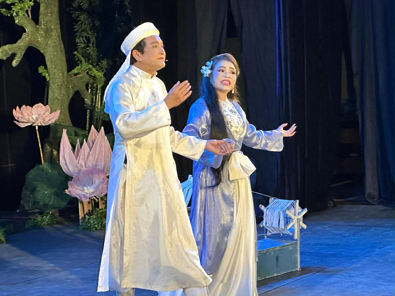 "Bắc – Nam một dải xuân hồng": Đêm nghệ thuật kết nối hai miền rực rỡ giữa lòng Hà Nội - Ảnh 1.