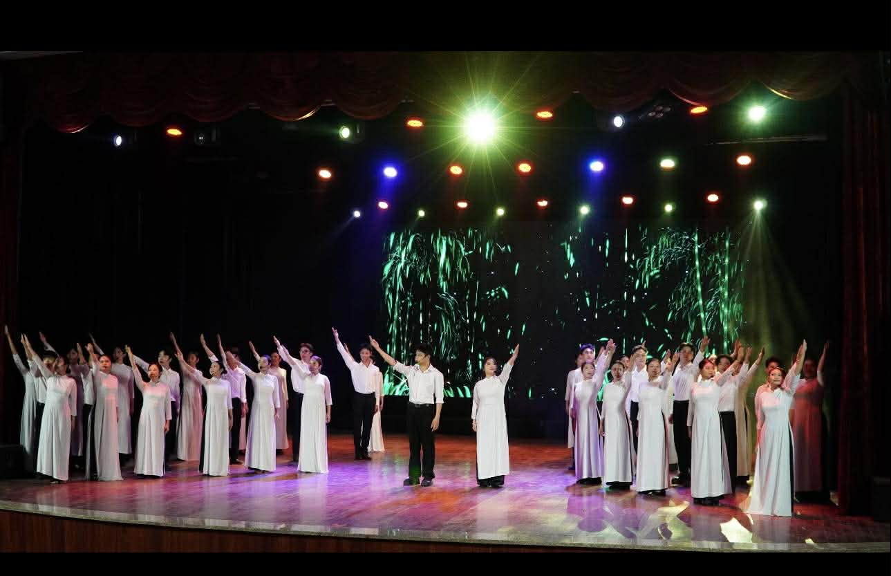 Khởi động chuỗi hoạt động tưởng niệm 100 năm ngày mất cụ Phan Châu Trinh - Ảnh 1.