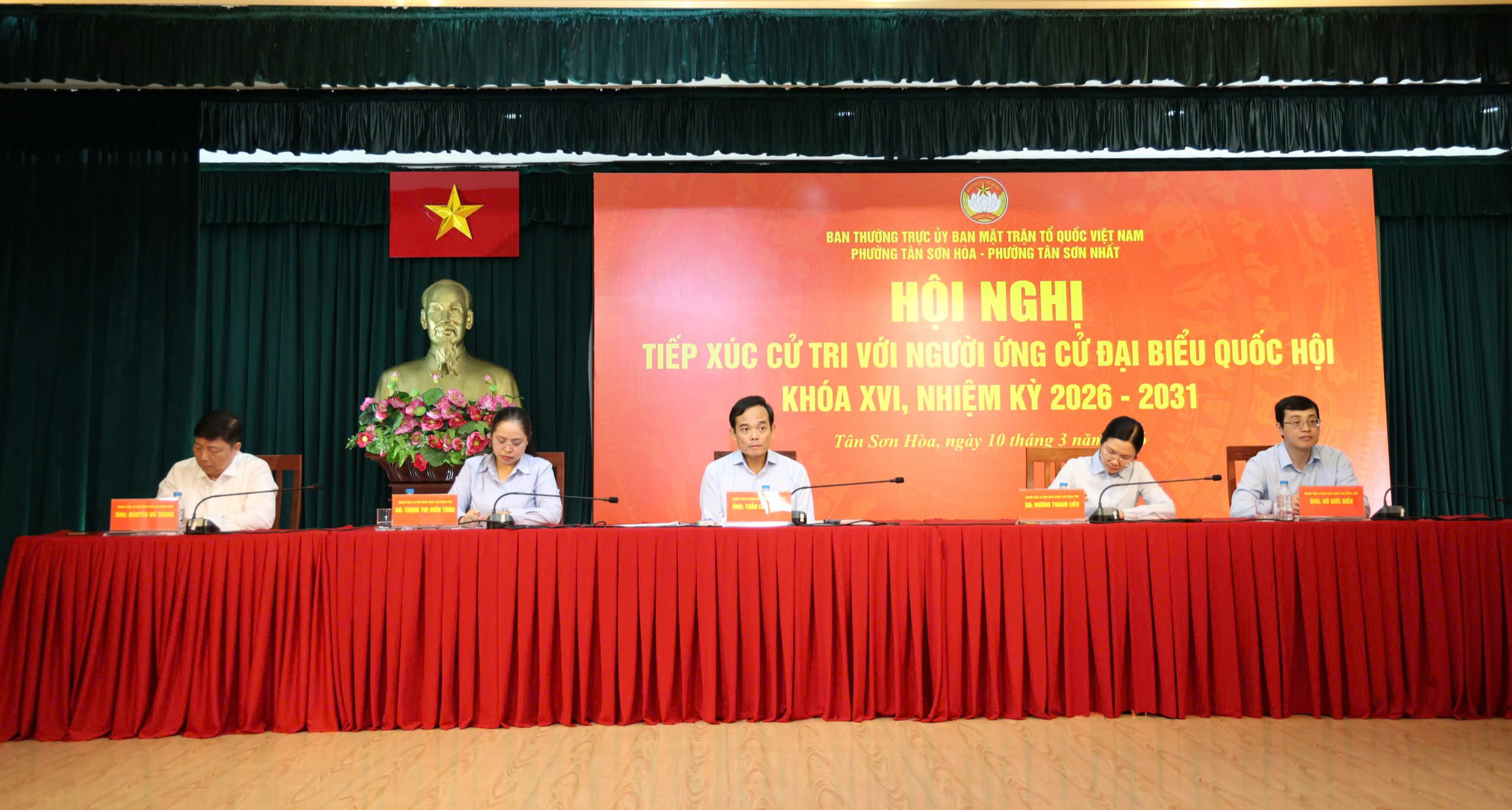 B&iacute; thư Th&agrave;nh ủy TPHCM: "Đ&atilde; qua rồi c&aacute;i thời muốn hứa g&igrave; th&igrave; hứa" - Ảnh 1.