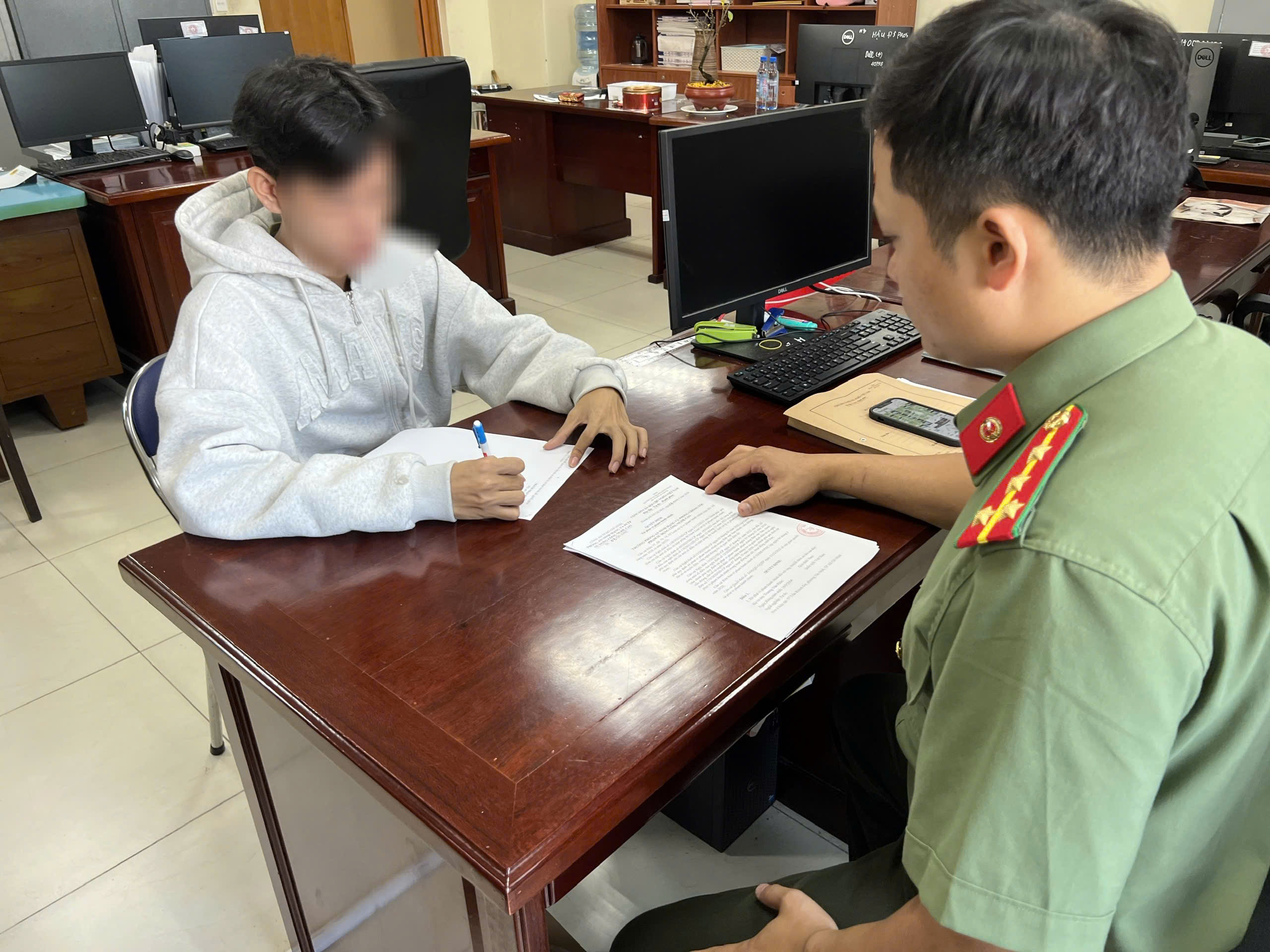 Công an TPHCM triệu tập thanh niên phát tán phim "Thỏ ơi" lên mạng xã hội - Ảnh 1.