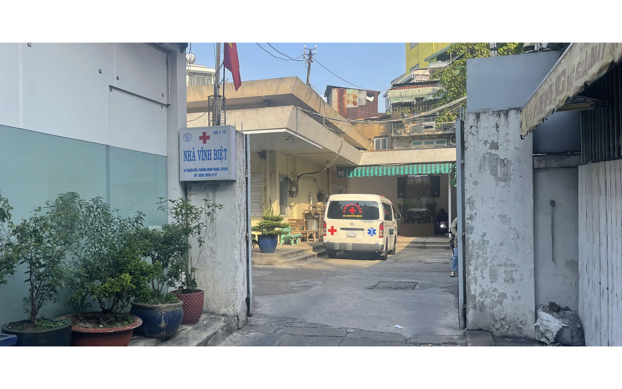 C&ocirc;ng an TPHCM bắt 30 người sau khi kiểm tra một &ocirc; t&ocirc; đang lưu th&ocirc;ng - Ảnh 8.