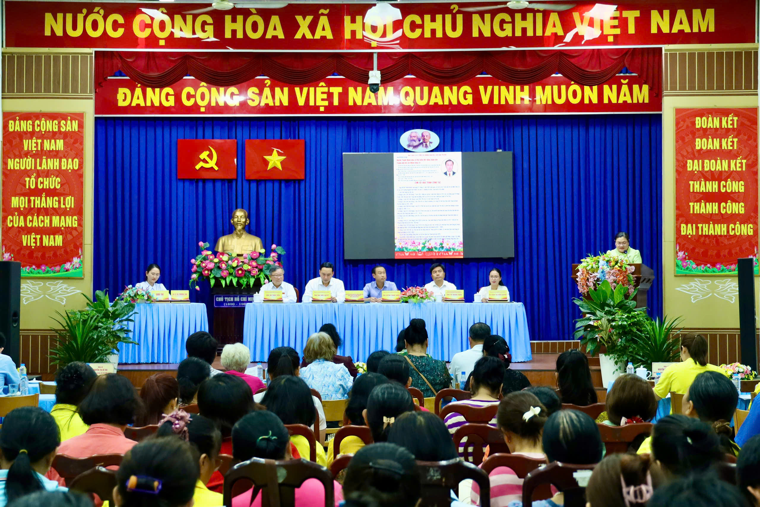 Gi&aacute;m đốc Sở Quy hoạch - Kiến tr&uacute;c: Quy hoạch l&agrave; ch&igrave;a kh&oacute;a giảm kẹt xe TPHCM - Ảnh 1.